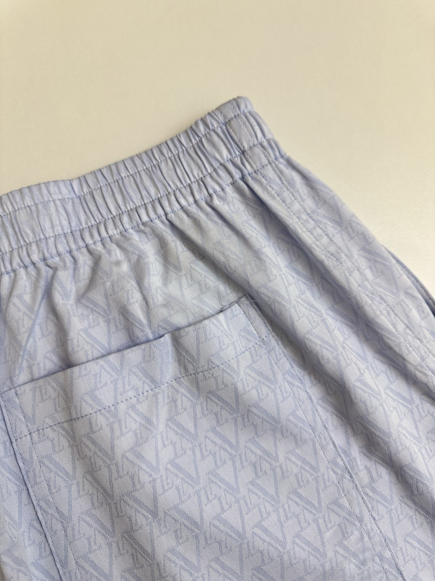 Louis Vuitton 1v 路易26ss标识字母满印短裤