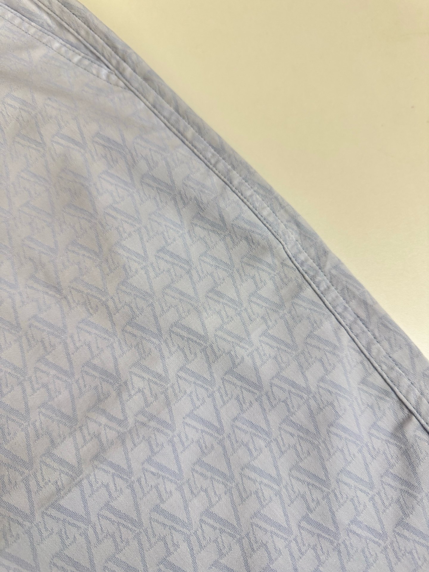 Louis Vuitton 1v 路易26ss标识字母满印短裤