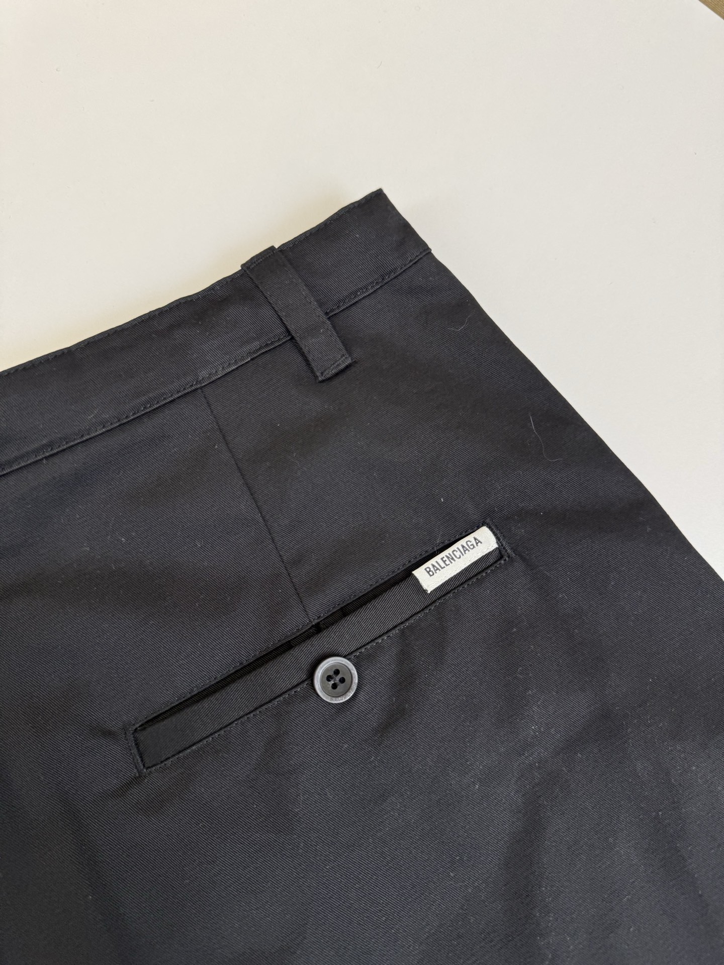 Balenciaga Bal 巴黎 26ss新款斜纹棉布扣子滚边口袋 休闲长裤