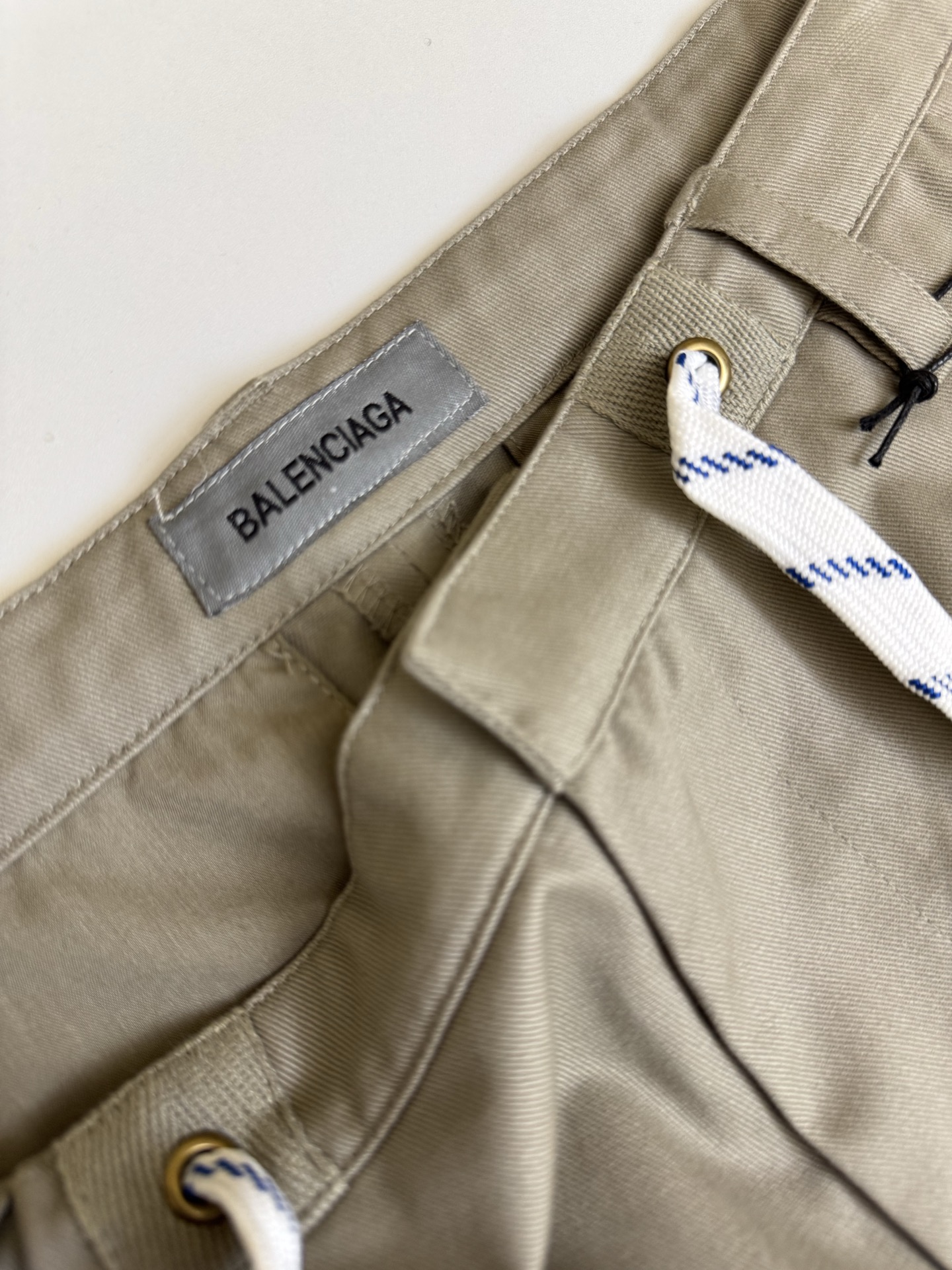 Balenciaga Bal 巴黎 26ss新款斜纹棉布扣子滚边口袋 休闲长裤