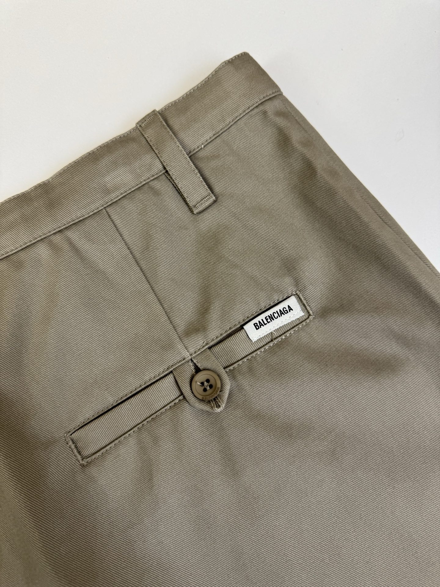 Balenciaga Bal 巴黎 26ss新款斜纹棉布扣子滚边口袋 休闲长裤