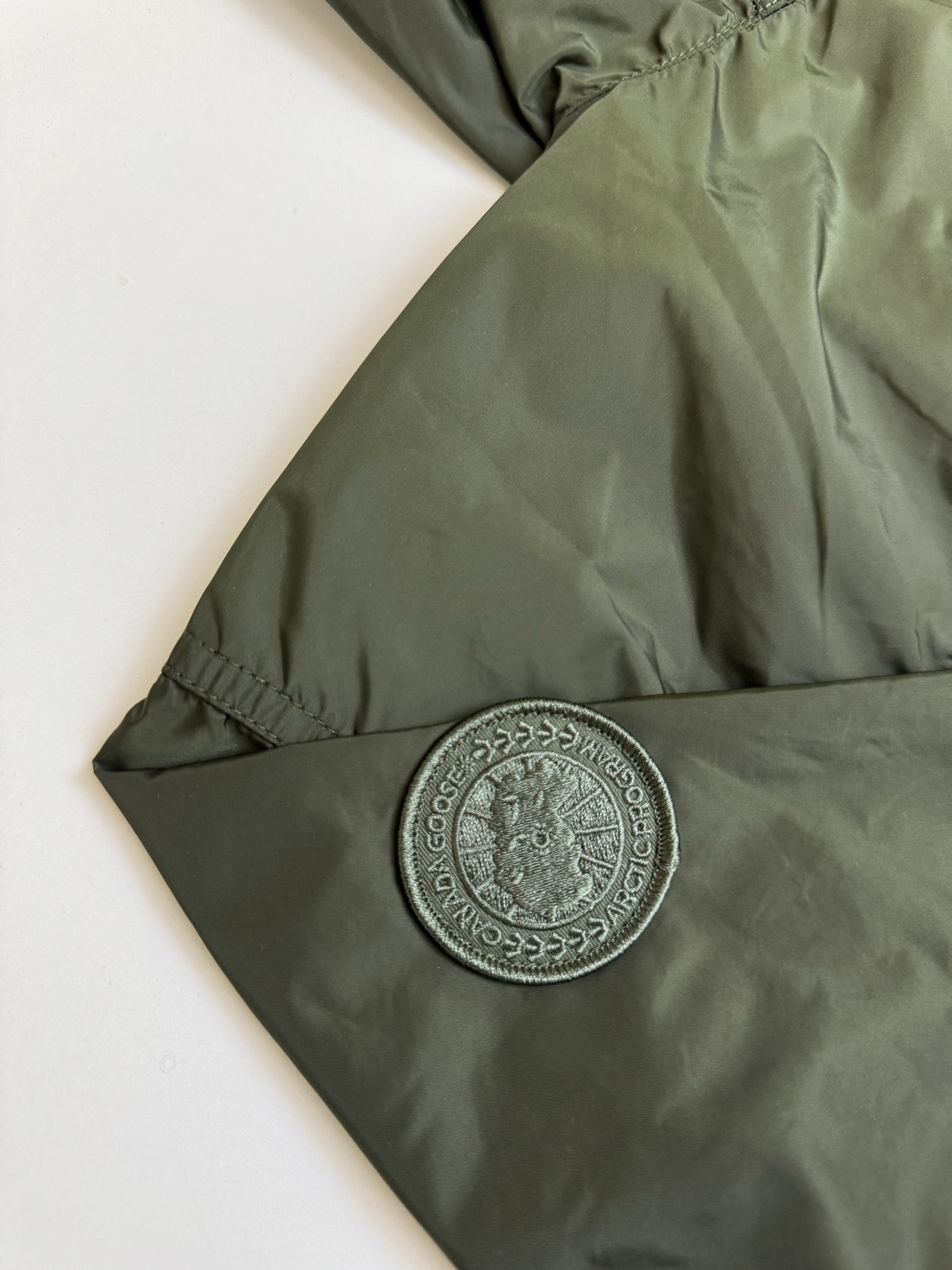 Canada Goose Canada Goose 加拿大鹅袖标连帽防风夹克外套