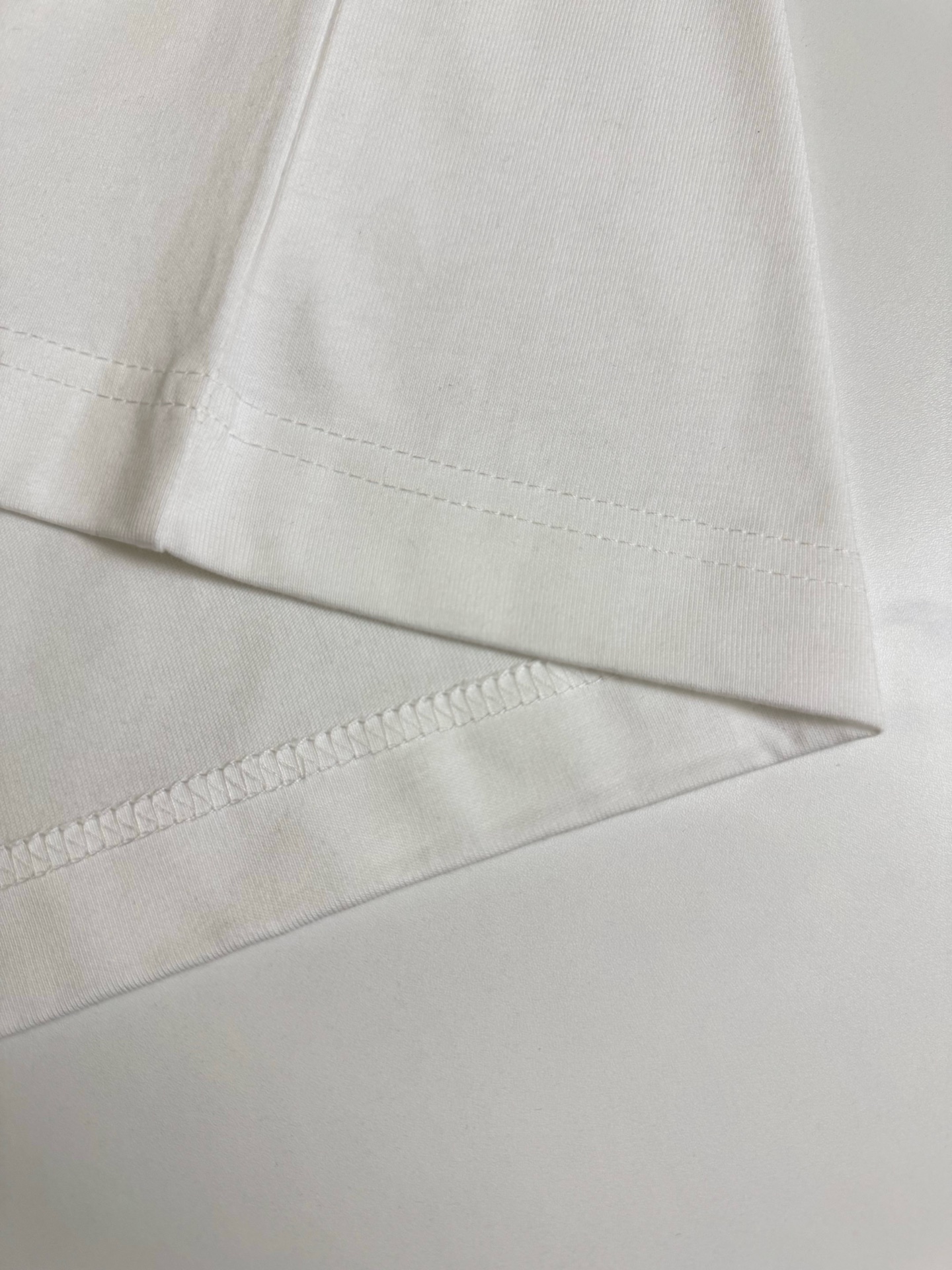 Burberry Bbr 巴宝莉 战马标识渐变倒三角印花短袖T恤