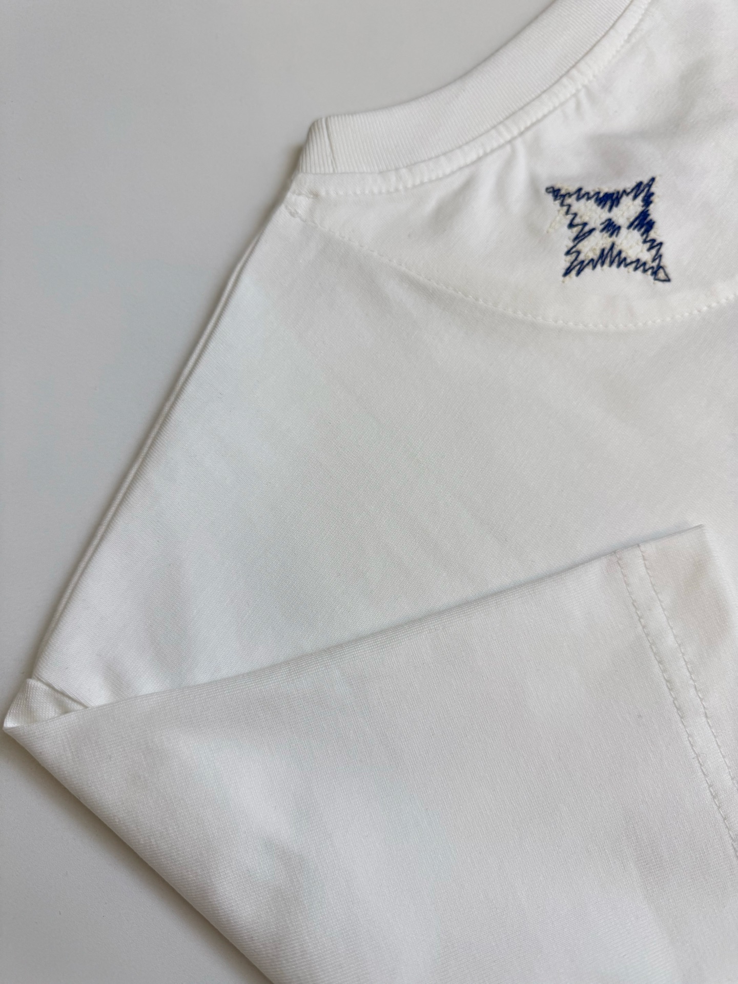 Louis Vuitton 1v 路易 FW26 Monogram素描刺绣短袖T恤