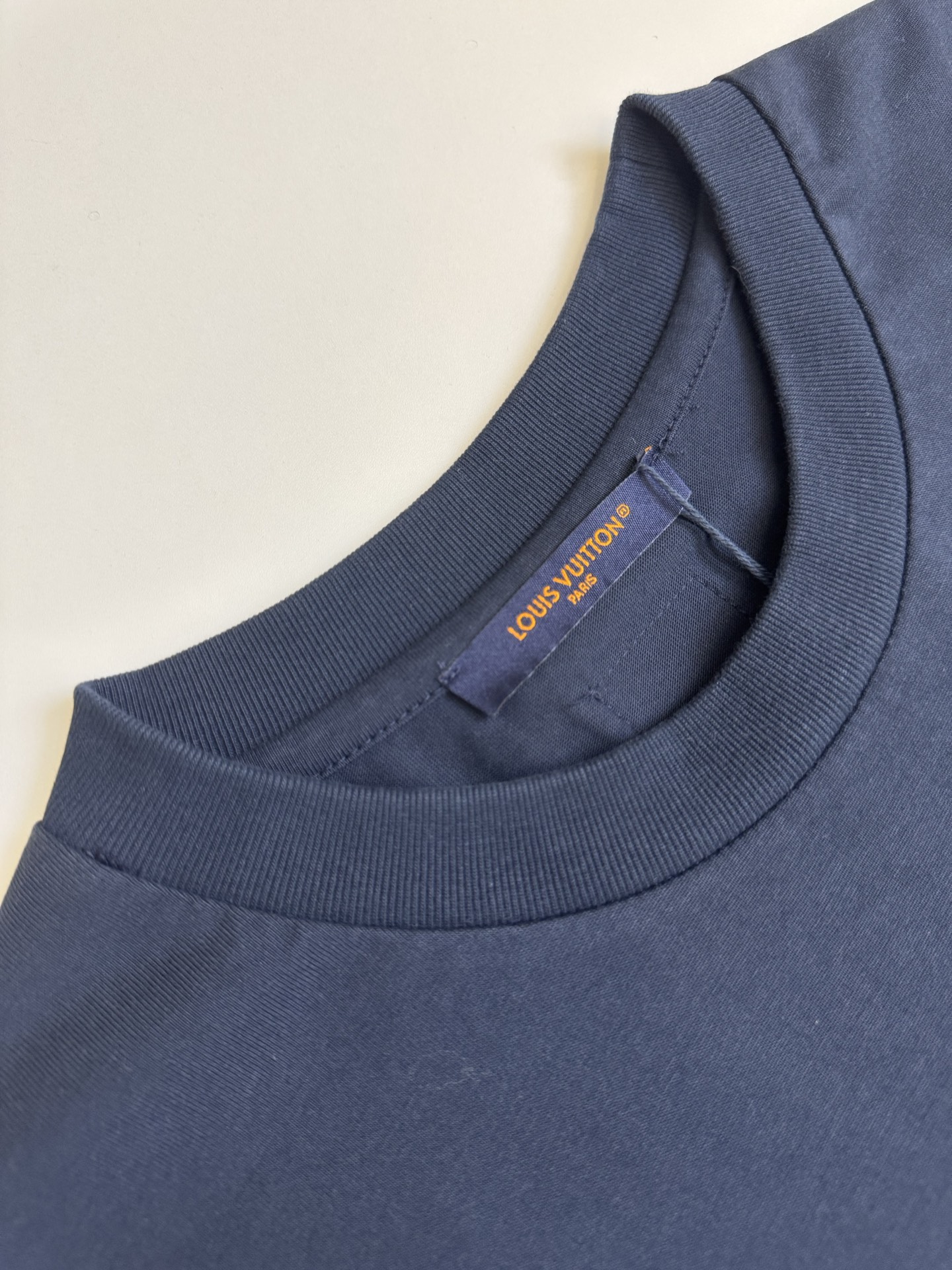 Louis Vuitton 1v 路易 ss26字母标识牛仔贴布刺绣短袖T恤