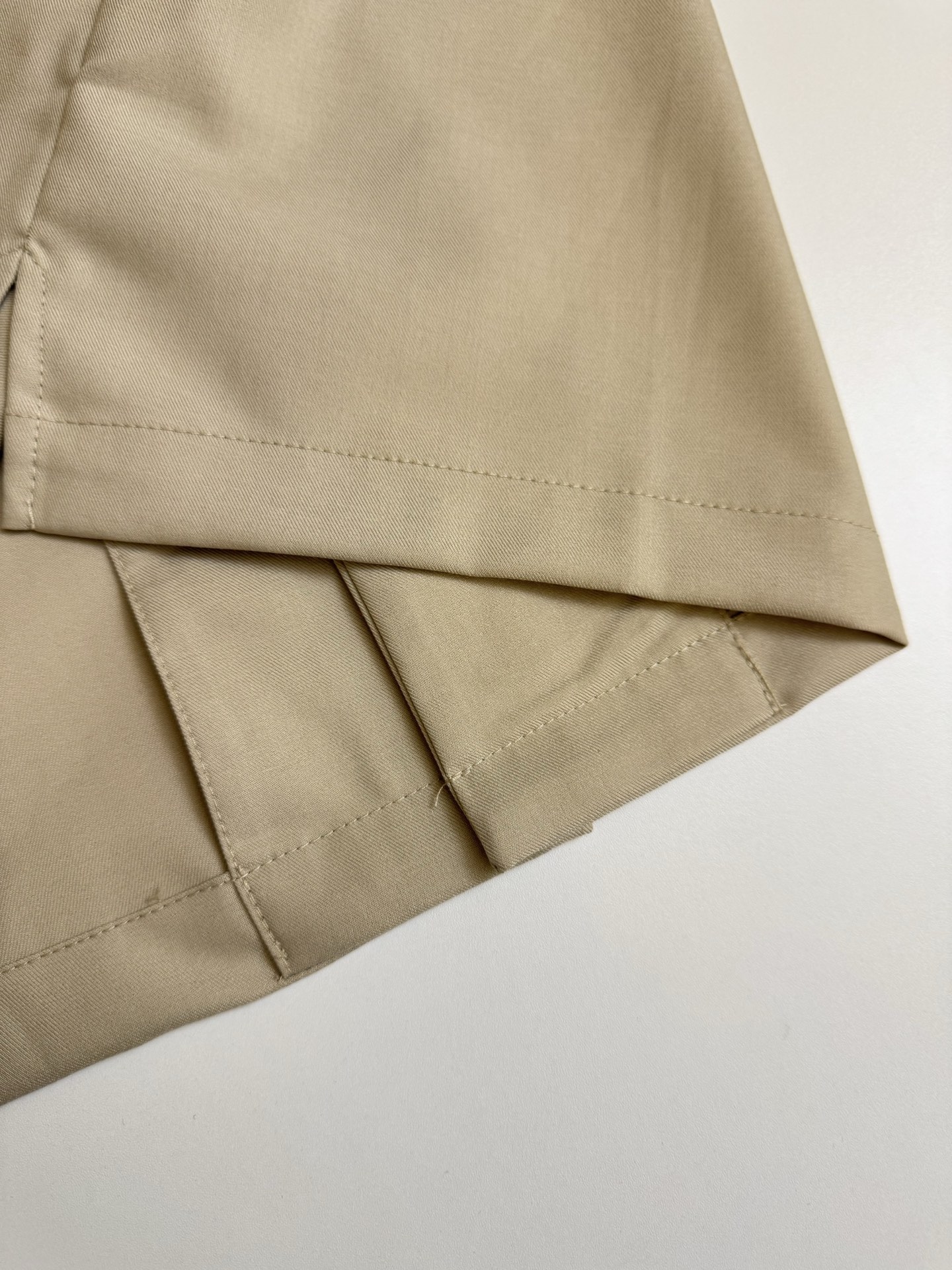 Louis Vuitton 1v 路易26SS丝棉绒混纺口袋皮标开领衬衫短袖
