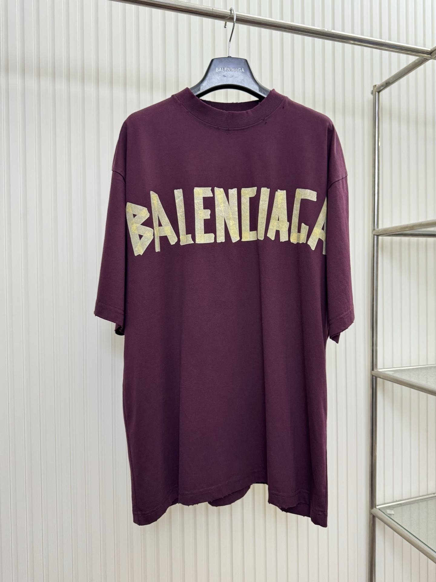 Balenciaga Bal 巴黎美纹纸酒红色黄胶带短袖T恤