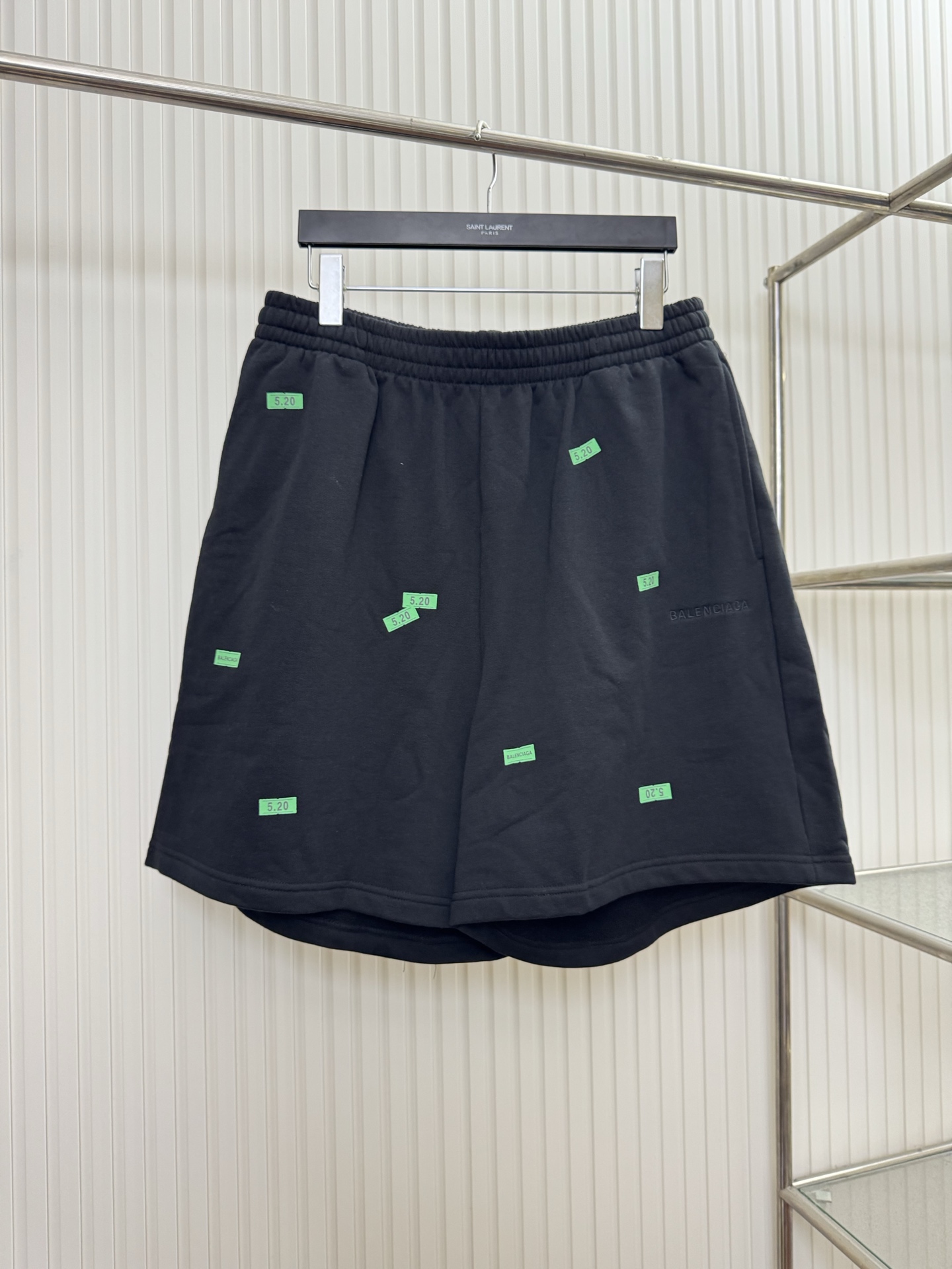 Balenciaga Bal 巴黎 26ss 520情人节限定巴黎字母胶带短裤