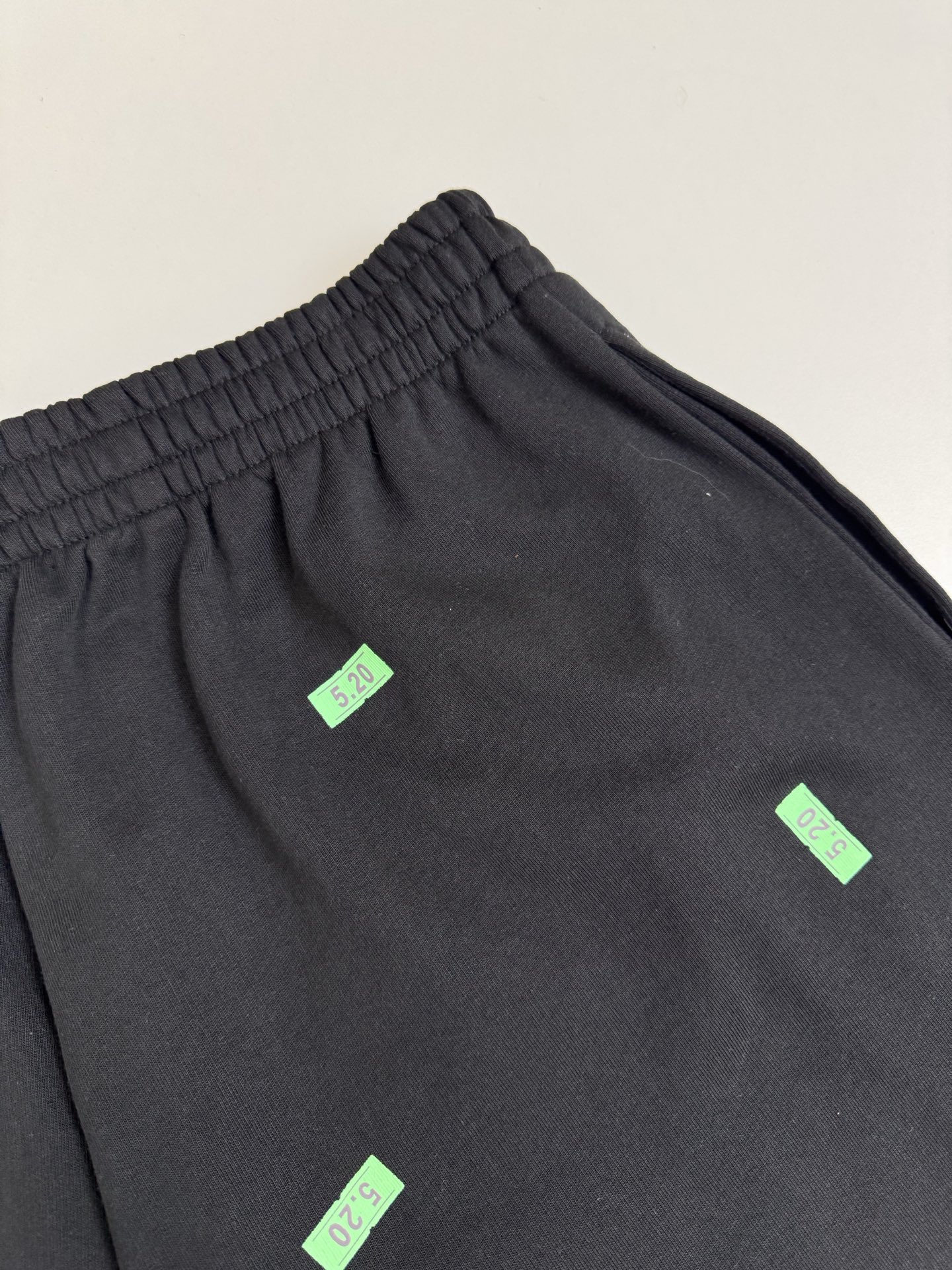 Balenciaga Bal 巴黎 26ss 520情人节限定巴黎字母胶带短裤