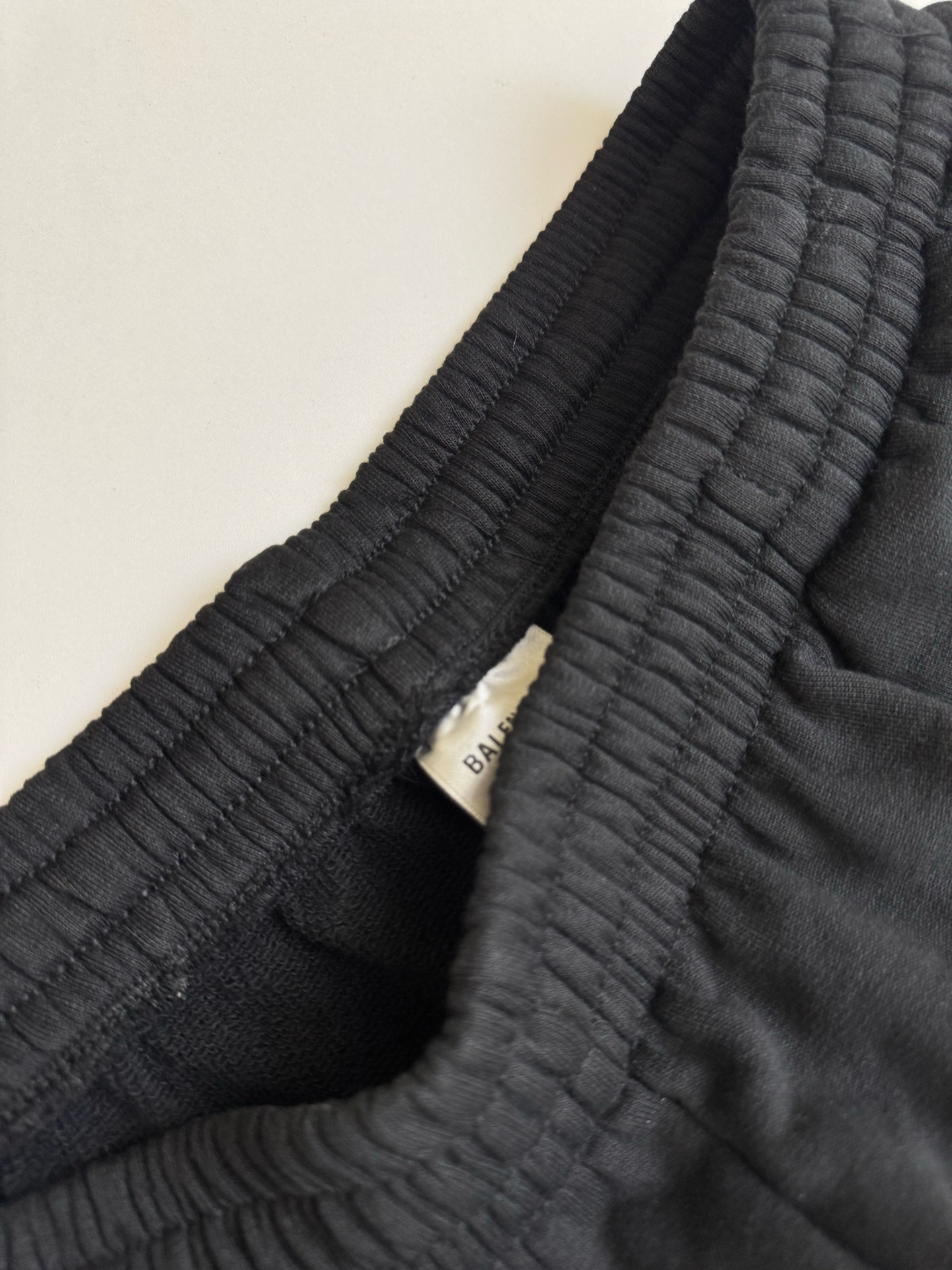 Balenciaga Bal 巴黎 26ss 520情人节限定巴黎字母胶带短裤