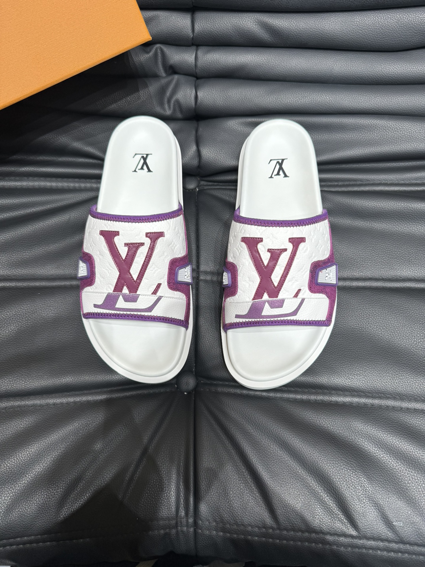 Louis Vuitton Chaussures Pantoufles Copie heureuse de haute qualité
 Série d’été Peu importe