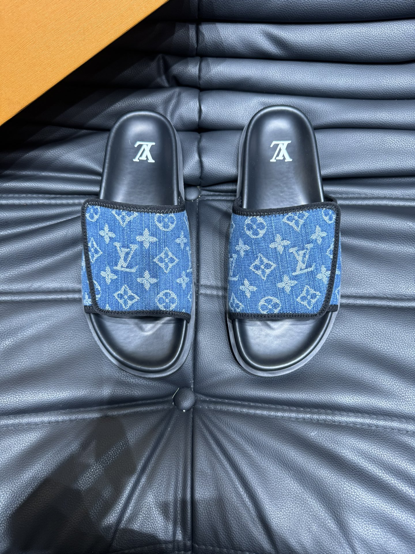 Louis Vuitton Chaussures Pantoufles Série d’été Peu importe