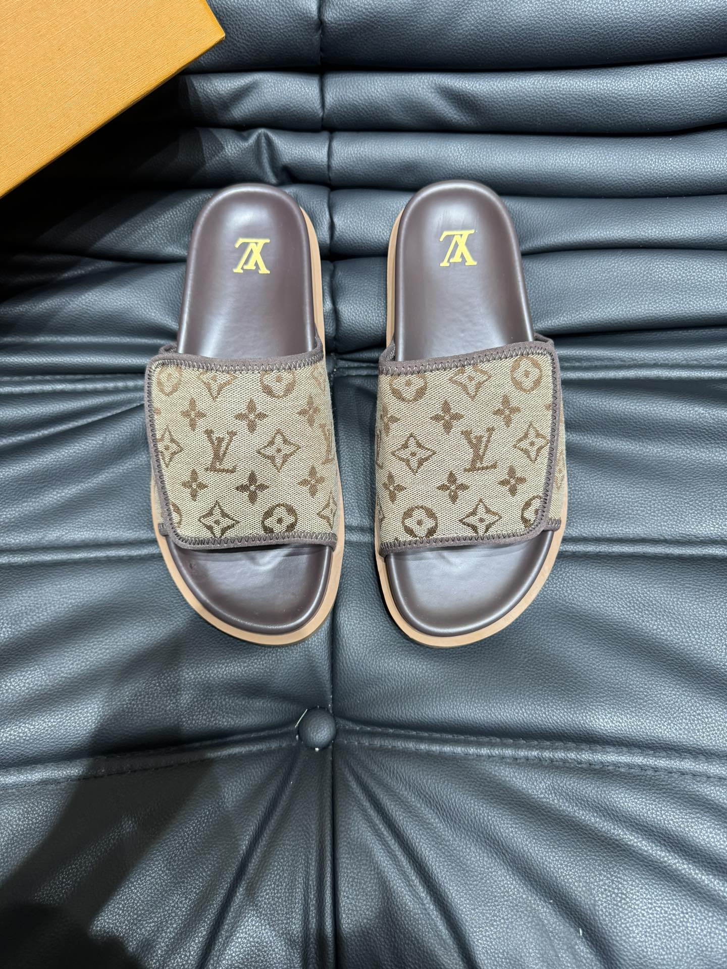 Louis Vuitton Chaussures Pantoufles Série d’été Peu importe