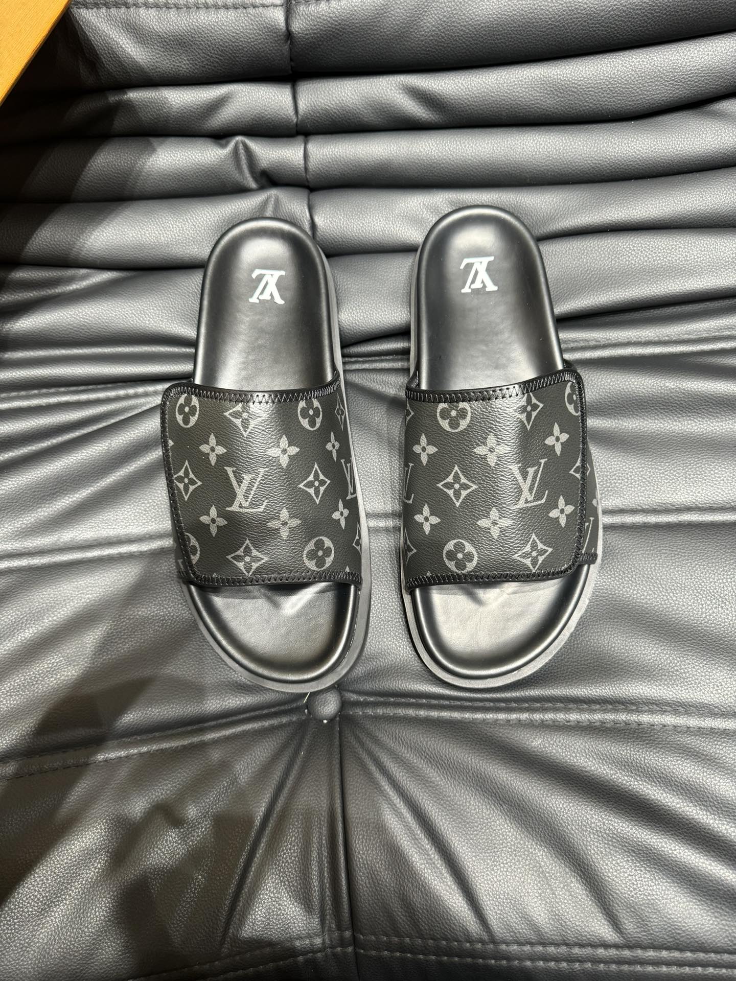Louis Vuitton Chaussures Pantoufles Série d’été Peu importe