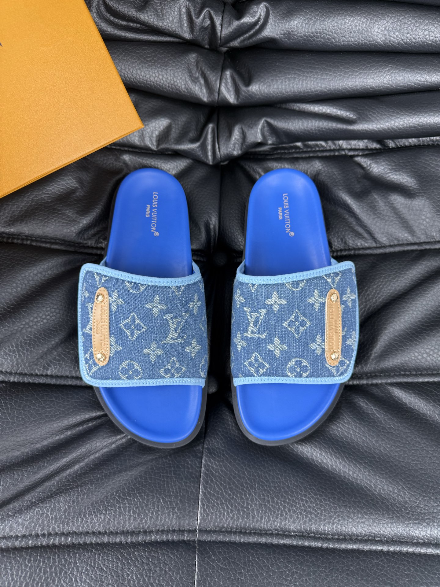 NO:416262,38-45 45 Custom made without return and exchange Louis V* high-end quality luxury slippers, 1:1 high-end quality, casual, sunny, loose and comfortable model, the highest version of high-quality quality, must be entered in summer!  ,slippers,louis vuitton,slippers1986090938-45 45订做不退换 Louis V*高端精品  奢品拖鞋,1:1高端品质,休闲阳光宽松舒适型,最高版本高品质精品,经夏季必入哦！,拖鞋,louis vuitton,slippers,Women's Shoes
