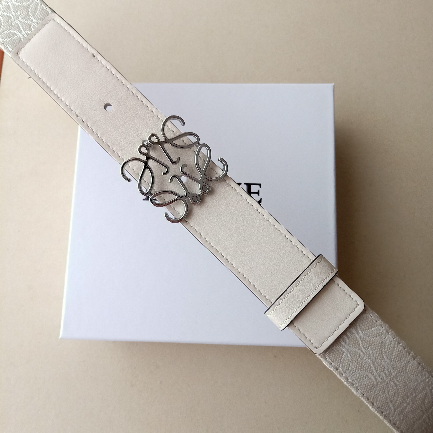 品牌:罗意威价格:尺寸:带宽32mm正品尺寸五金材质:专柜精品扣真空电镀工艺精细带身材质:天然头层牛皮质