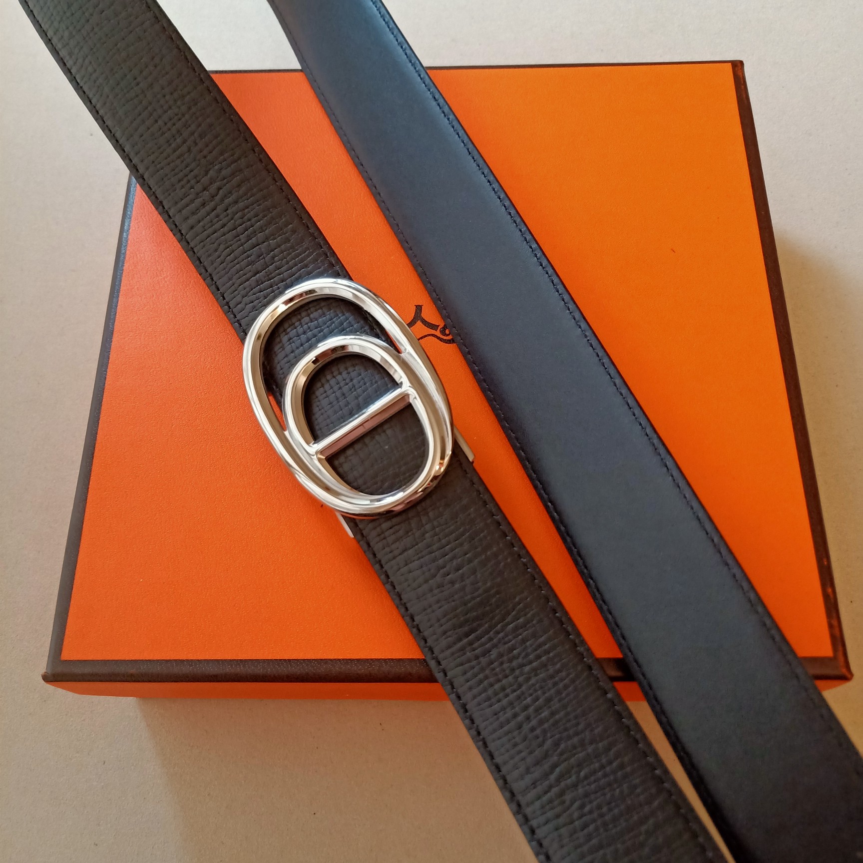 品牌:爱马仕尺寸:带宽34mm正品尺寸五金材质:专柜精品扣真空电镀工艺精细带身材质:天然头层牛皮.质感十