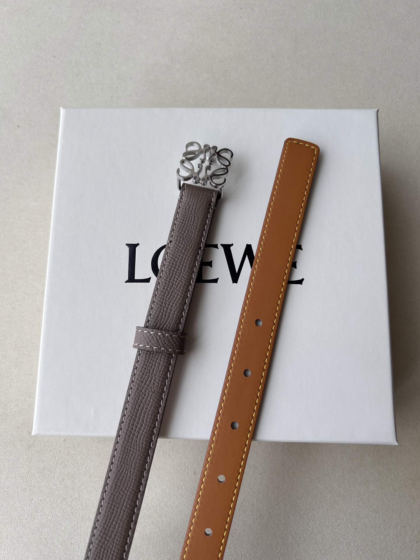 Ms. Bobory’s Custom Gold Belt: Elegant, Tailor-Made, Classic Fashion Statement - 图片 5