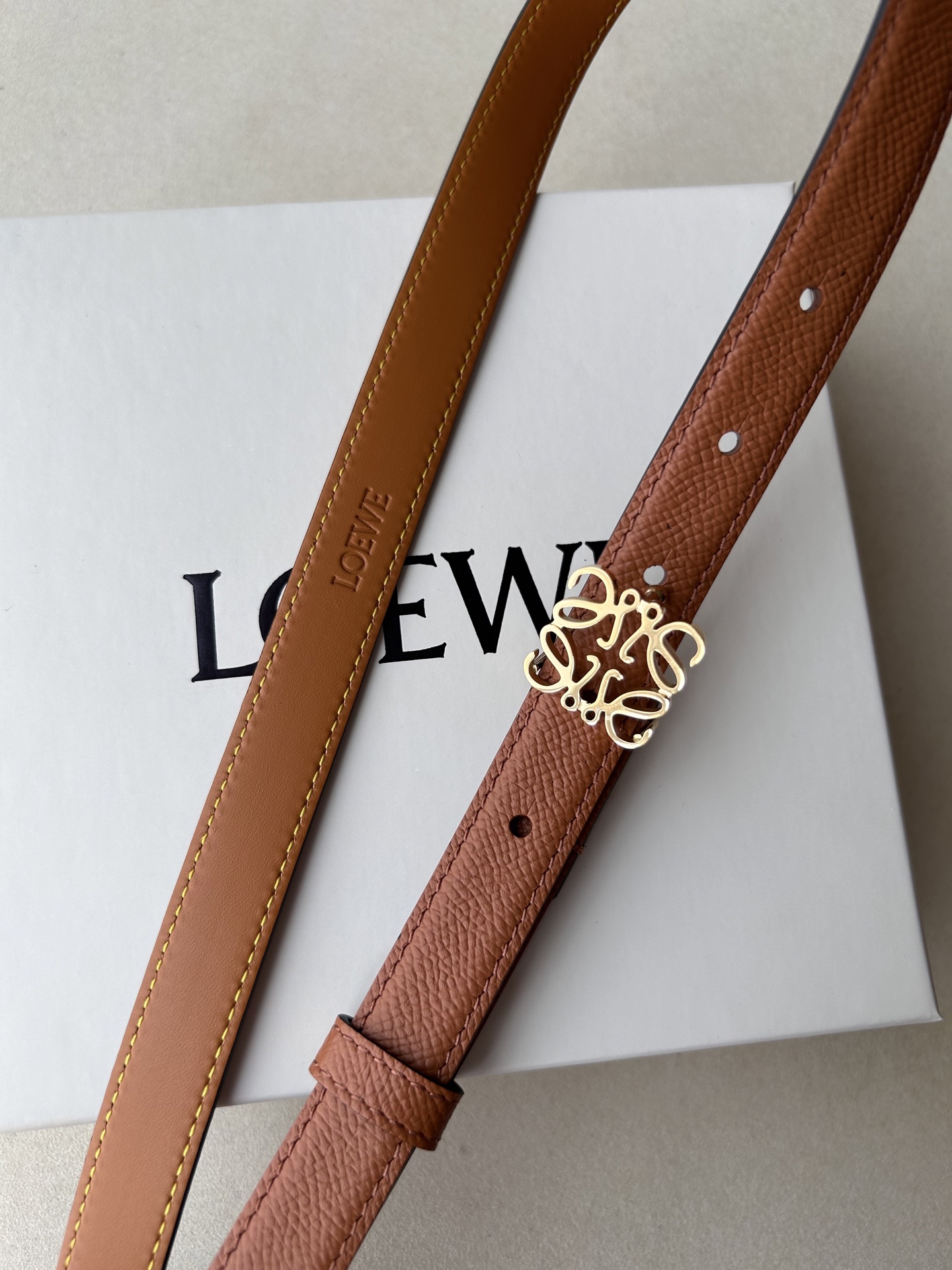 Ceremonial Belt by Ms. Bobory: Gold Material, Crafted Fashion Style, Classic Design - 图片 3