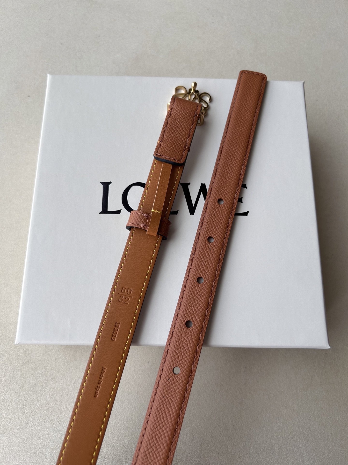 Ceremonial Belt by Ms. Bobory: Gold Material, Crafted Fashion Style, Classic Design - 图片 6