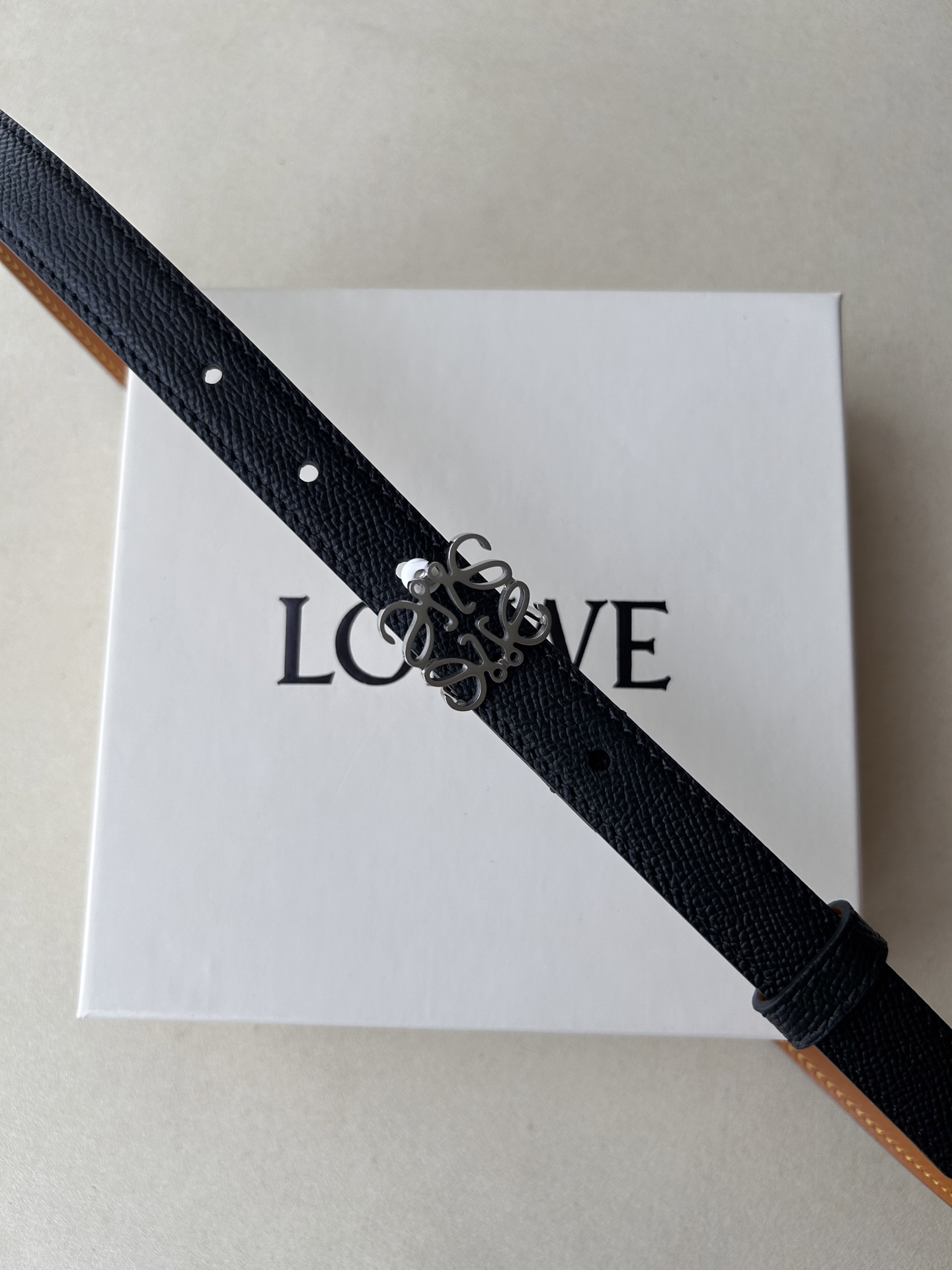 “Ms. Bobory’s Custom Gold Ceremonial Belt: Elegant Craftsmanship and Classic Style” - 图片 2