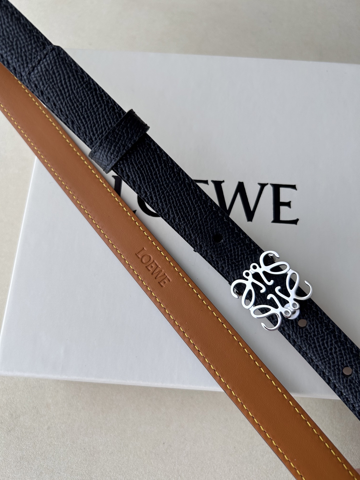 “Ms. Bobory’s Custom Gold Ceremonial Belt: Elegant Craftsmanship and Classic Style” - 图片 3