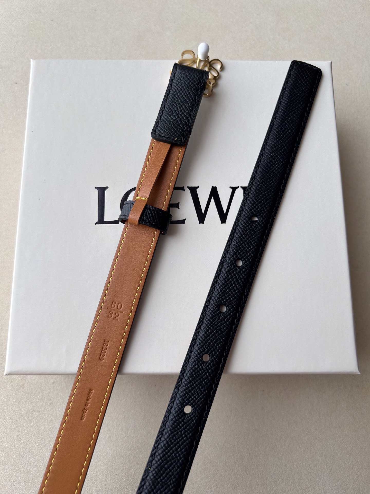 “Ms. Bobory’s Custom Gold Belt with Fine Craftsmanship and Classic Fashion Style” - 图片 6