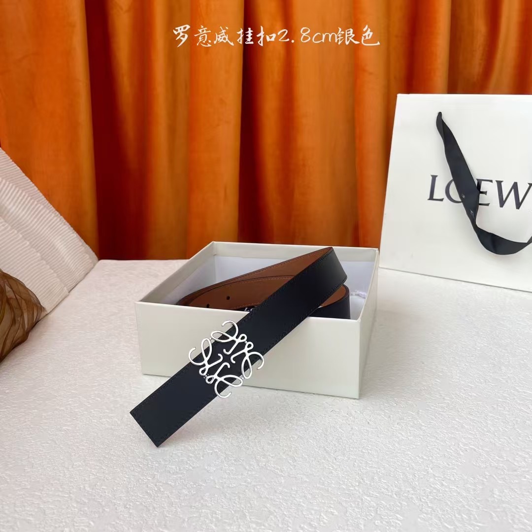 Gold Belt with Unique Design: 28mm Bandwidth, Vacuum Electroplating, Fine Craftsmanship.