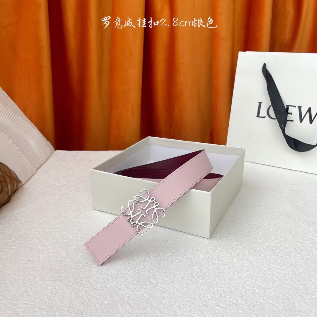 “Gold Belt with 28mm Bandwidth: Fashionable, High-Quality, Classic Design for Ms. Rothwell”