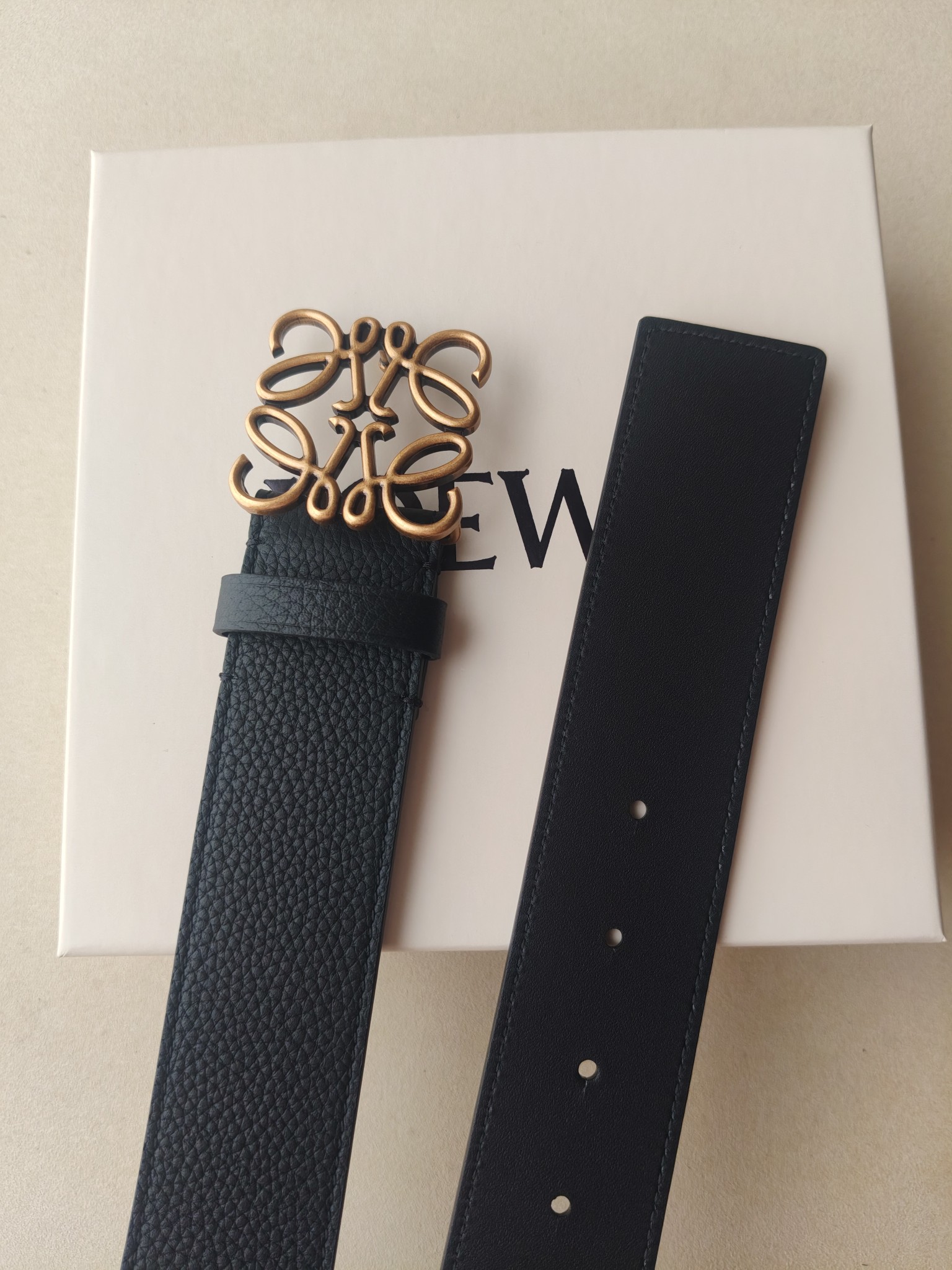 Loewe 品牌:罗意威