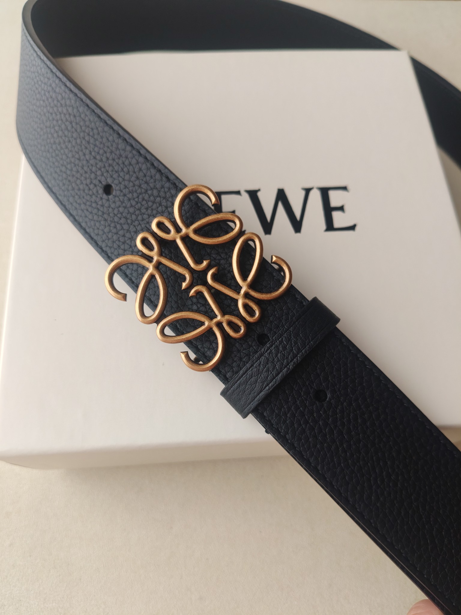 Loewe 品牌:罗意威