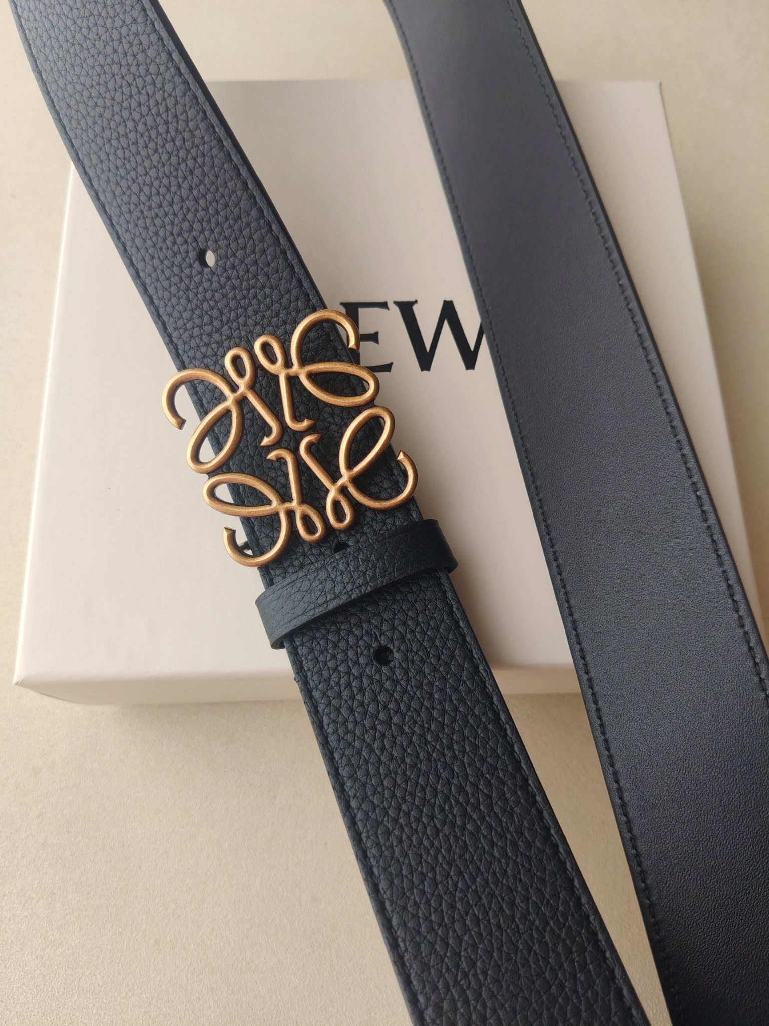Loewe 品牌:罗意威