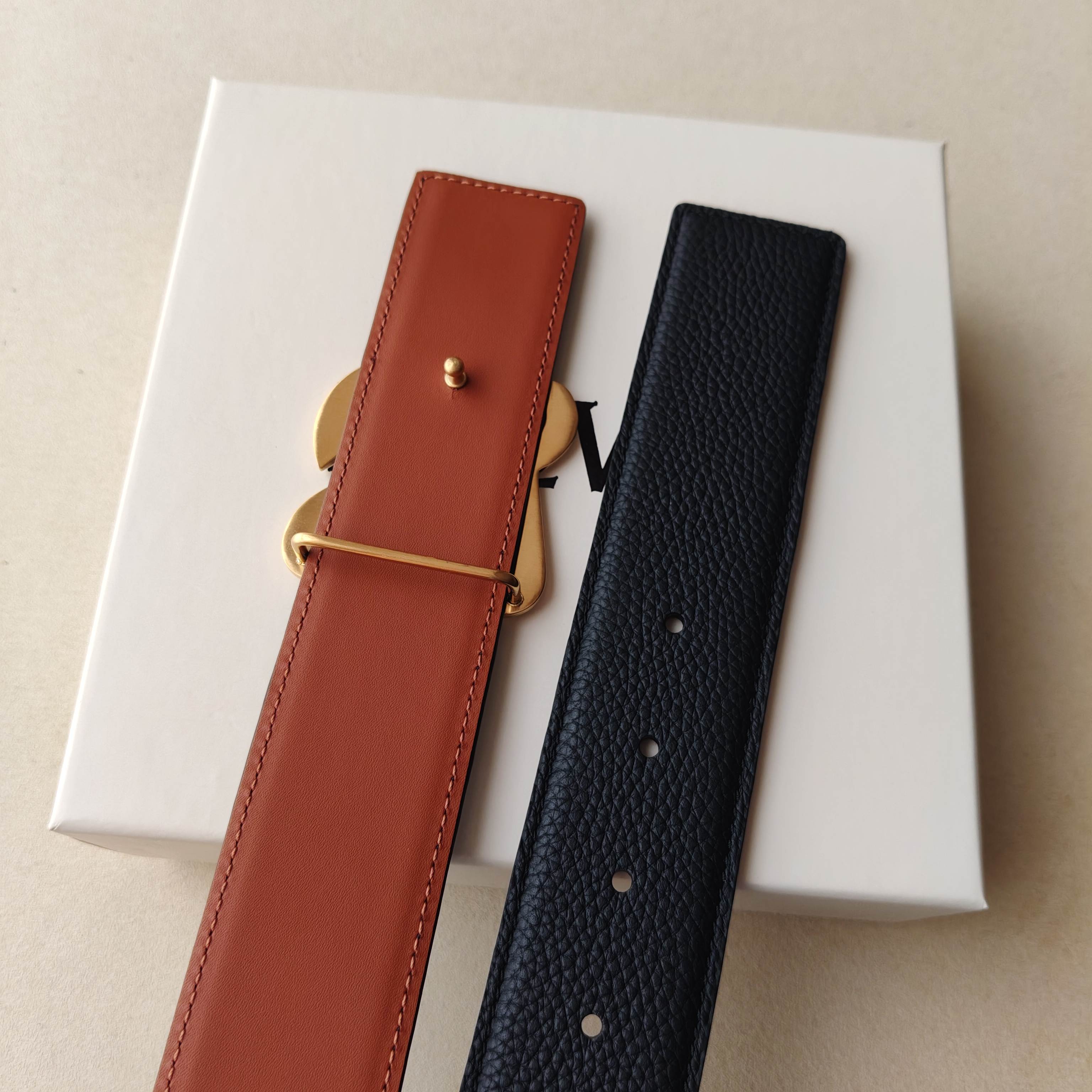 品牌:罗意威 价格: 尺寸:带宽40mm 正品尺寸 五金材质:专柜精品扣,真空电镀,工艺精细 带身材质:天然头层牛皮 品牌:罗意威 价格: 尺寸:带宽40mm 正品尺寸 五金材质:专柜精品扣,真空电镀,工艺精细 带身材质:天然头层牛皮
