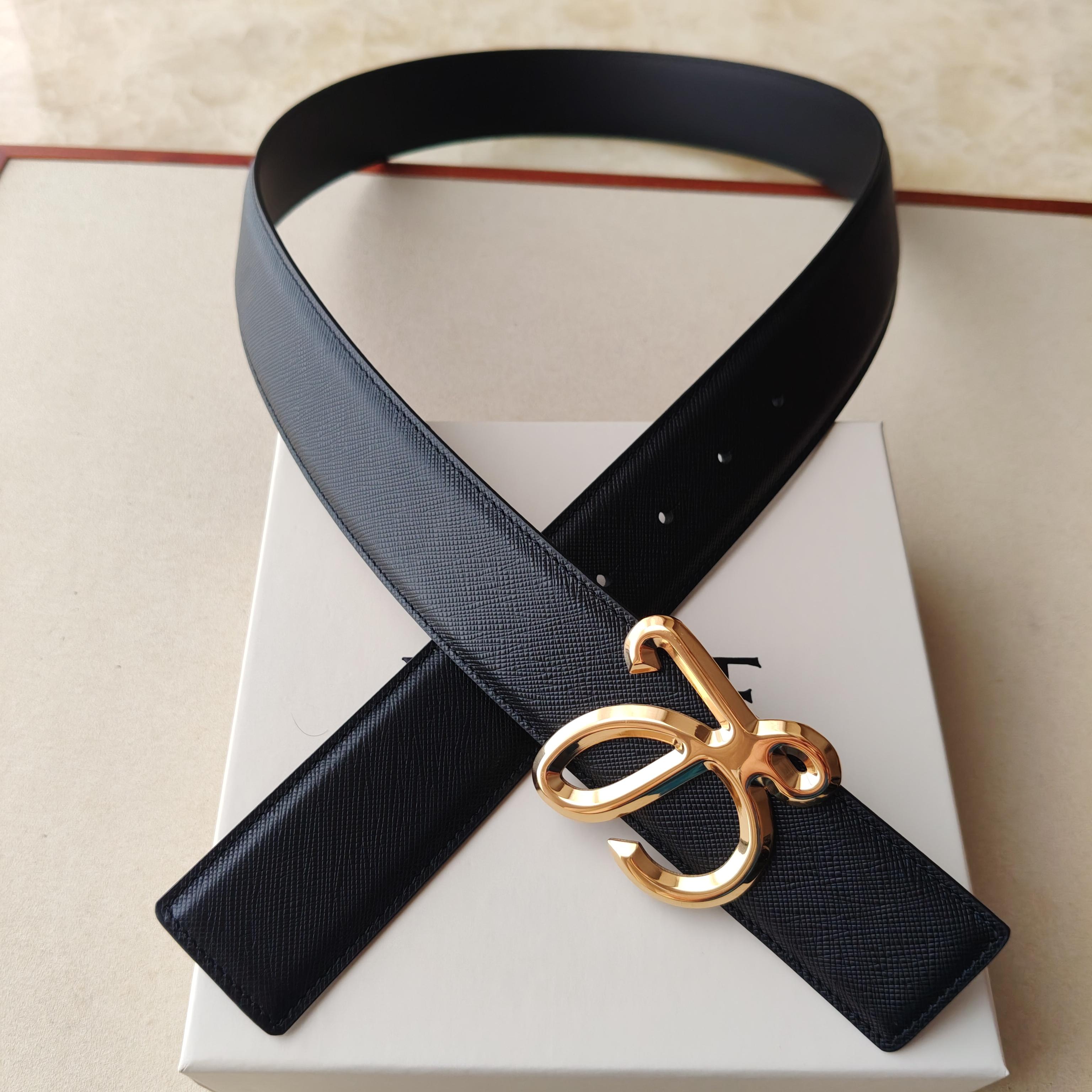 NO:924822,Original order Brand: Luo Yiwei Price: Size: Bandwidth 40mm Authentic size Hardware material: Counter quality buckle, vacuum plating, fine workmanship Belt material: Natural first-layer cowhide, full texture, soft to the touch. Fashionable and individual, classic and versatile!  You can choose your own combination!  ,belt,loewe,cowhide19860909原单 品牌:罗意威 价格: 尺寸:带宽40mm 正品尺寸 五金材质:专柜精品扣,真空电镀,工艺精细 带身材质:天然头层牛皮,质感十足,手感柔软.时尚个性,经典百搭！可自行选择搭配！,皮带,loewe,cowhide,Belt
