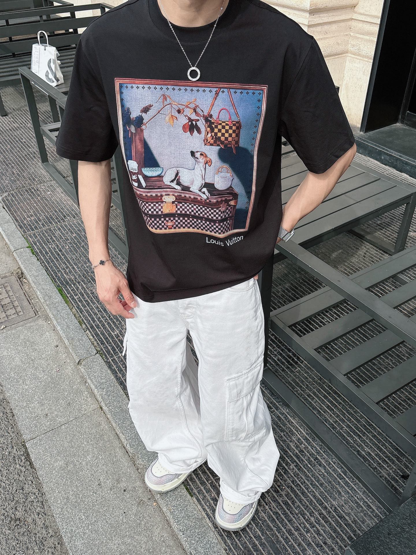 LV🌾、🆕2026春夏新品发售新品短袖T恤，面料采用新疆长绒棉，温儒柔软 细腻柔软 上身自然是舒适 凉爽