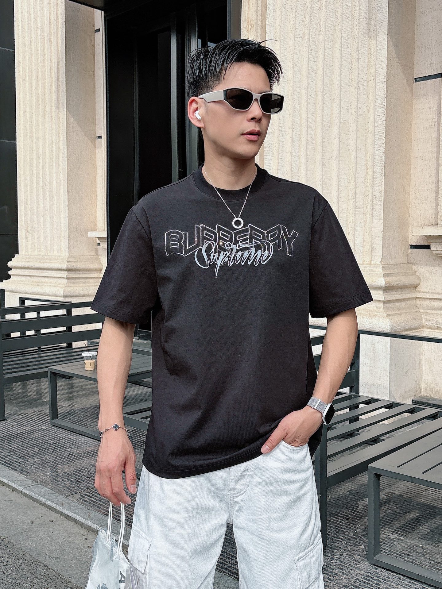 巴宝莉🌾、🆕2026春夏新品发售新品短袖T恤，面料采用新疆长绒棉，温儒柔软 细腻柔软 上身自然是舒适 凉