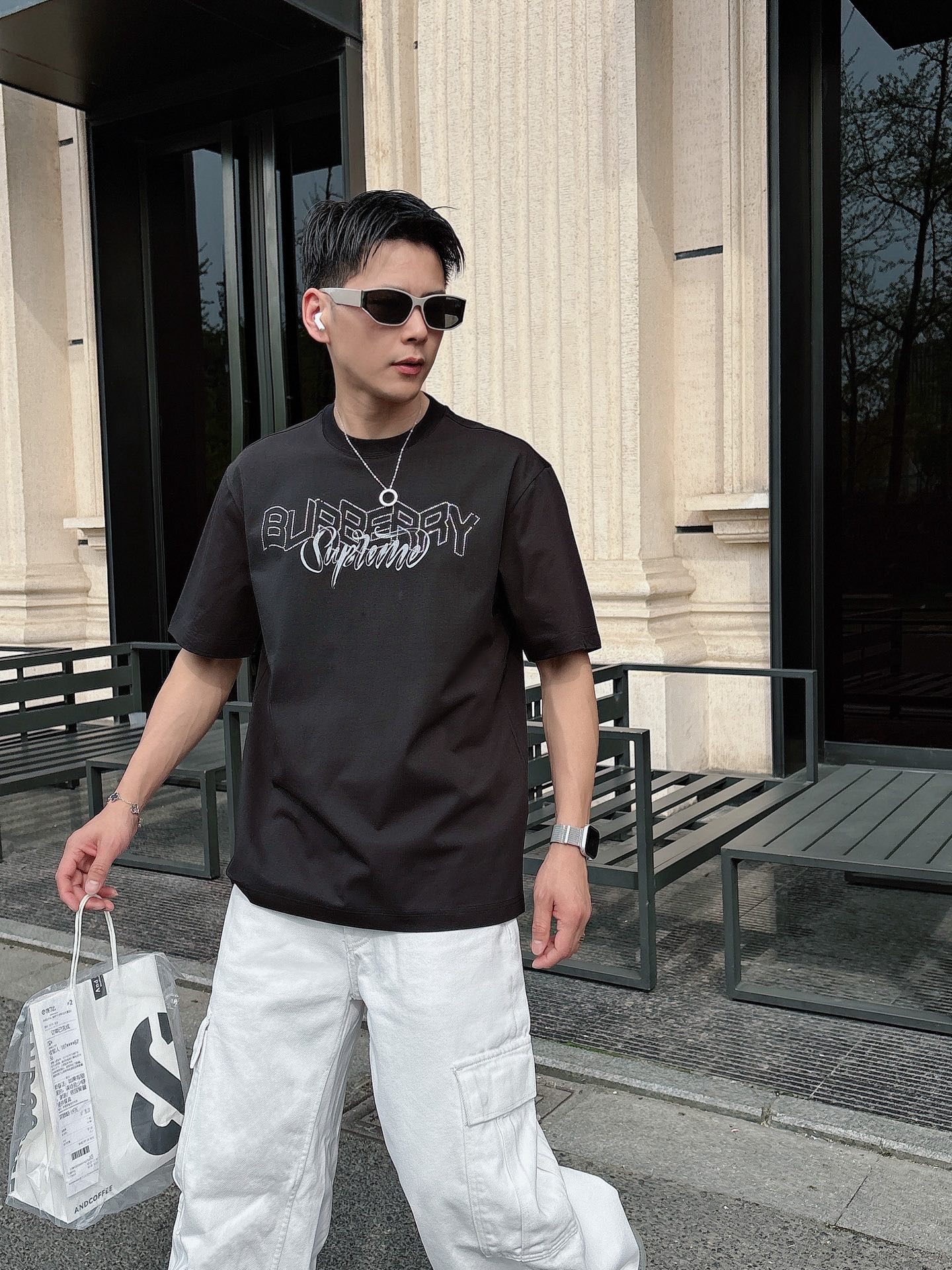 巴宝莉🌾、🆕2026春夏新品发售新品短袖T恤，面料采用新疆长绒棉，温儒柔软 细腻柔软 上身自然是舒适 凉