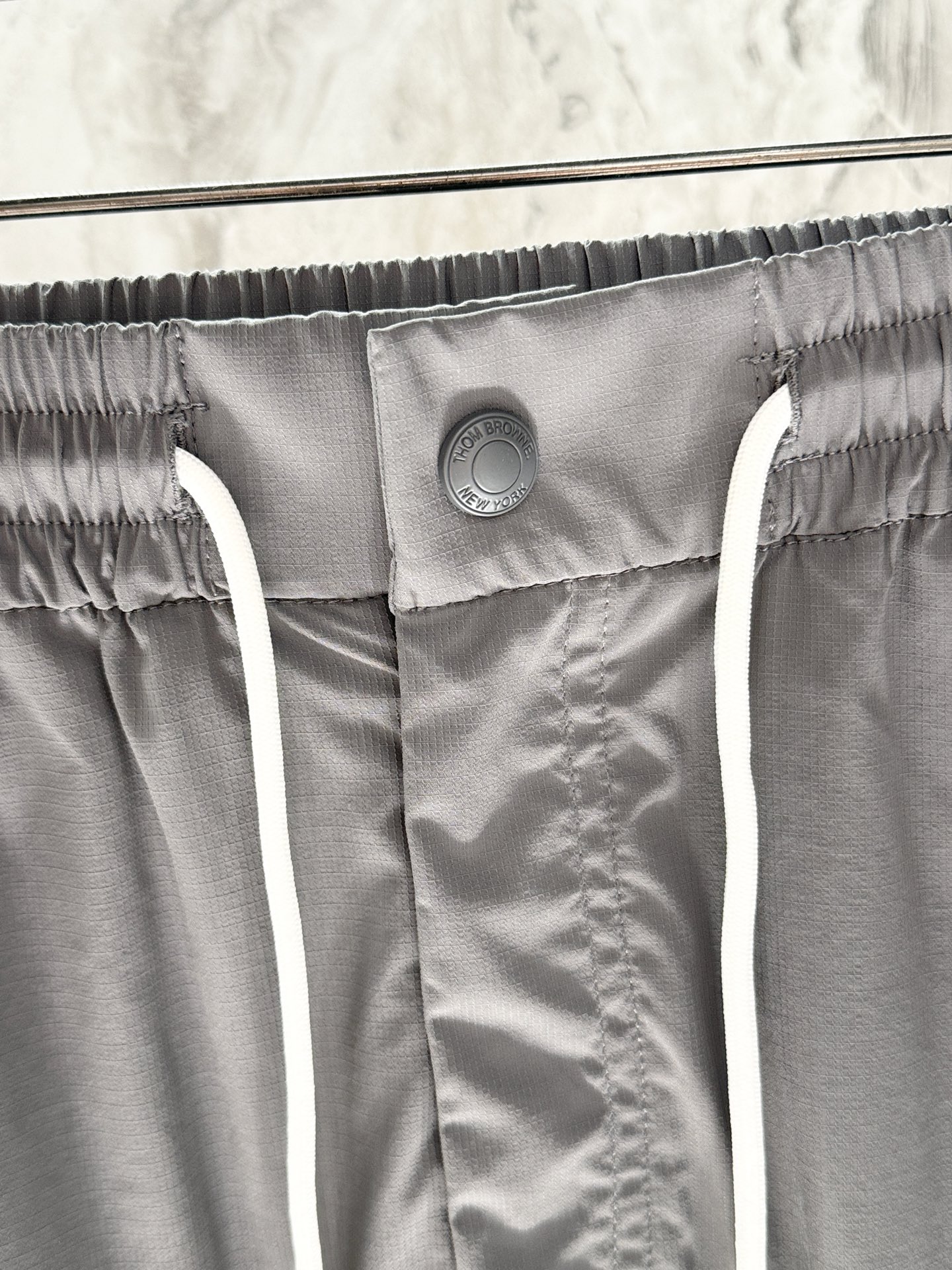 2025 Spring New Fashion Items: Synchronized Cabinets, Polyester Fibres, and Top Printing - 图片 5