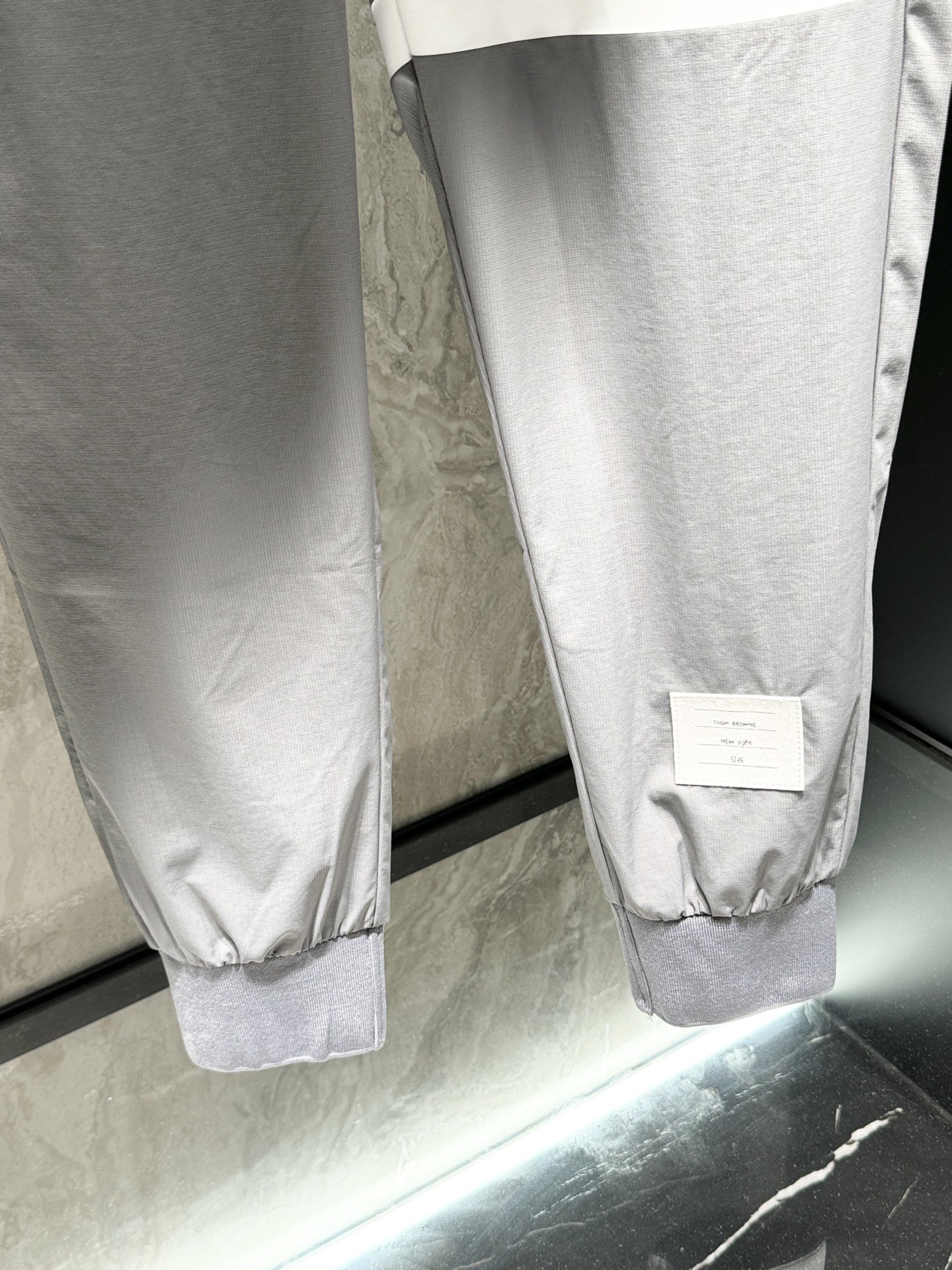 2025 Spring New Fashion Items: Synchronized Cabinets, Polyester Fibres, and Top Printing - 图片 8