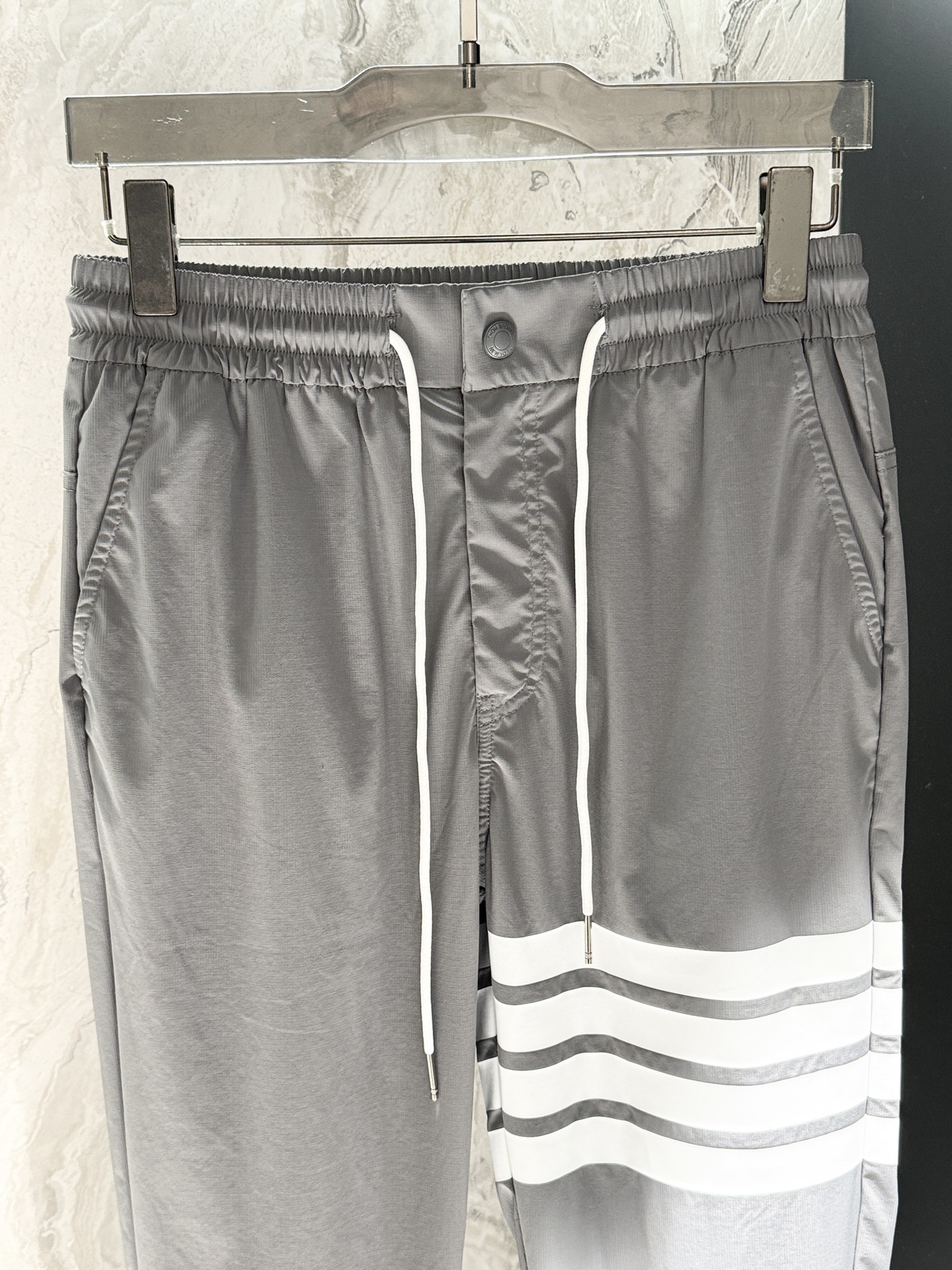 2025 Spring New Fashion Items: Synchronized Cabinets, Polyester Fibres, and Top Printing - 图片 4