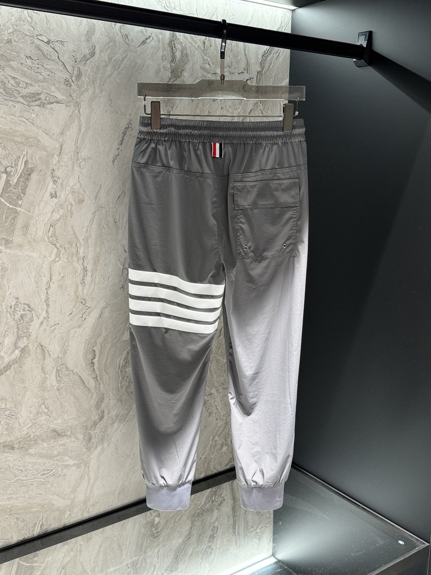 2025 Spring New Fashion Items: Synchronized Cabinets, Polyester Fibres, and Top Printing - 图片 9