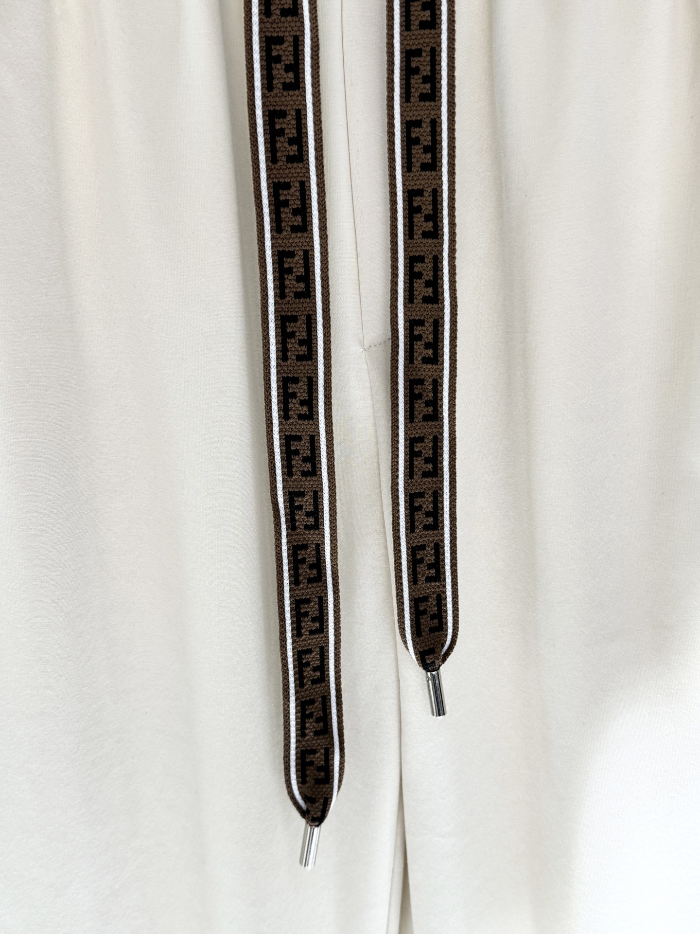 “Fendy Spring 2025 New Products: Synchronized Cabinets, Fashion Pants with Imported Fibers, High-Grade Comfort” - 图片 5