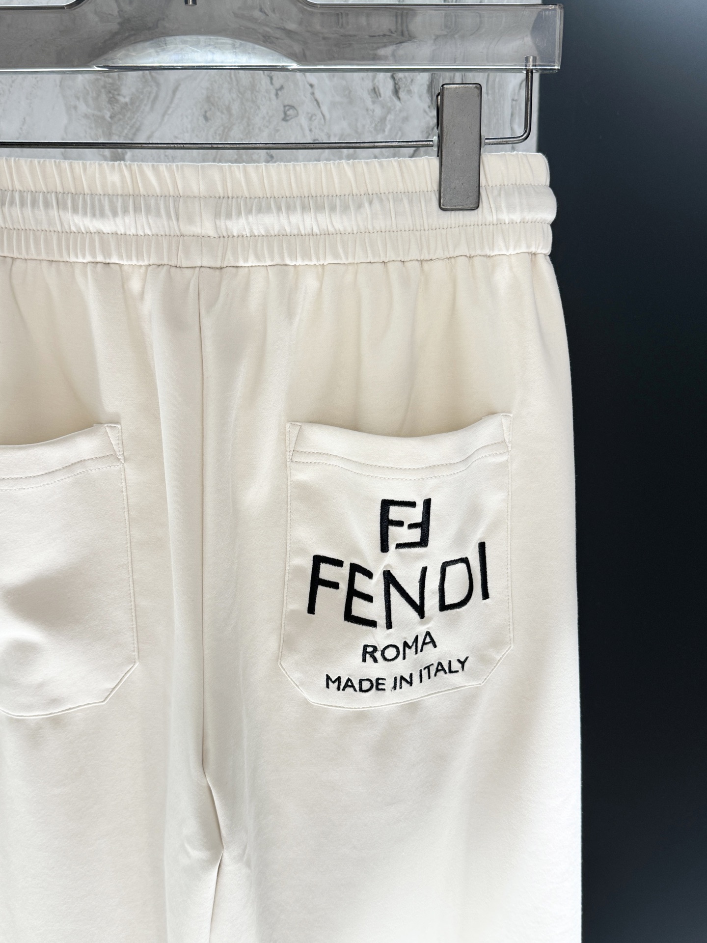 “Fendy Spring 2025 New Products: Synchronized Cabinets, Fashion Pants with Imported Fibers, High-Grade Comfort” - 图片 8