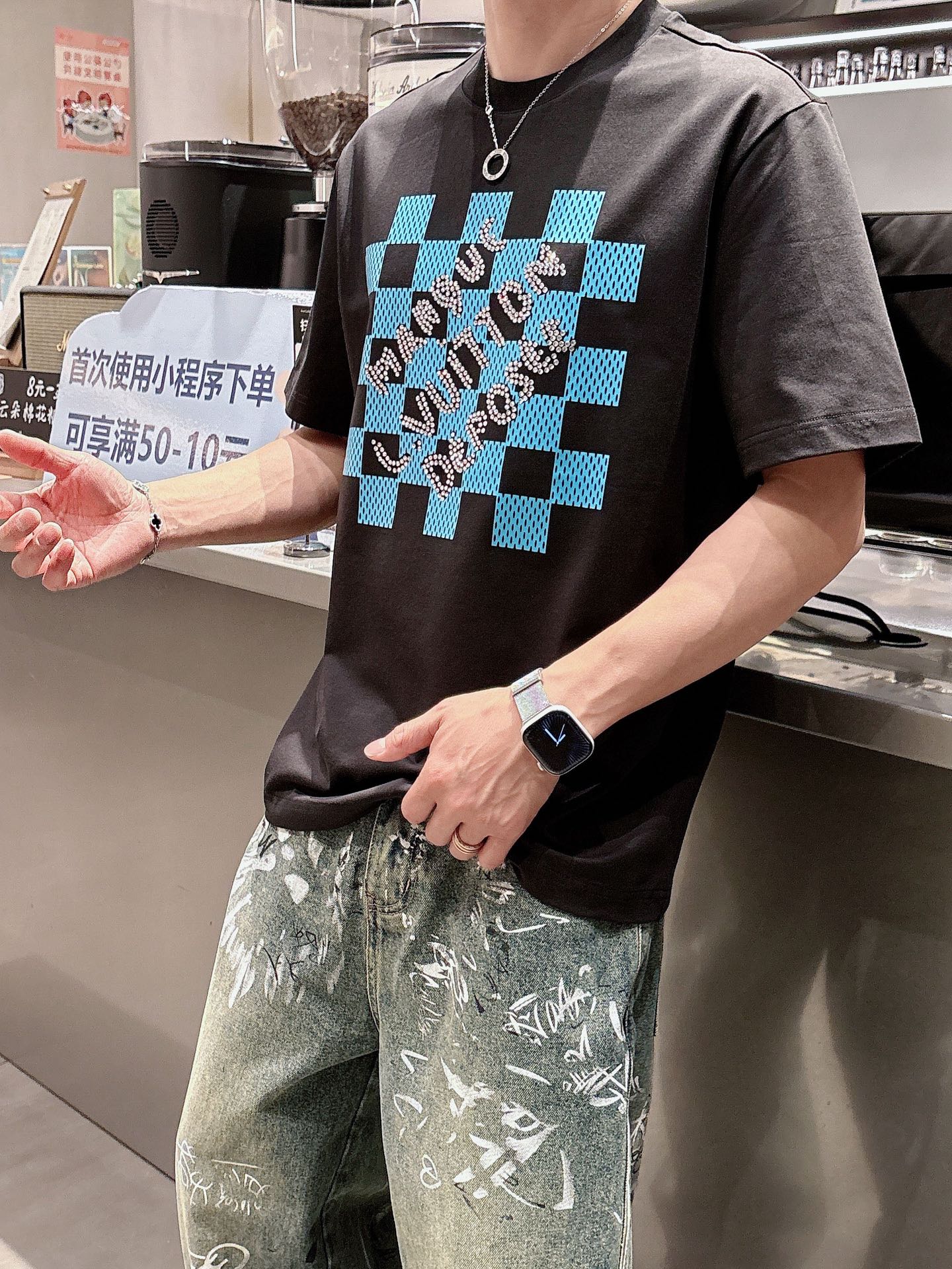 LV🌾、🆕2026春夏新品发售新品短袖T恤，面料采用新疆长绒棉，温儒柔软 细腻柔软 上身自然是舒适 凉爽