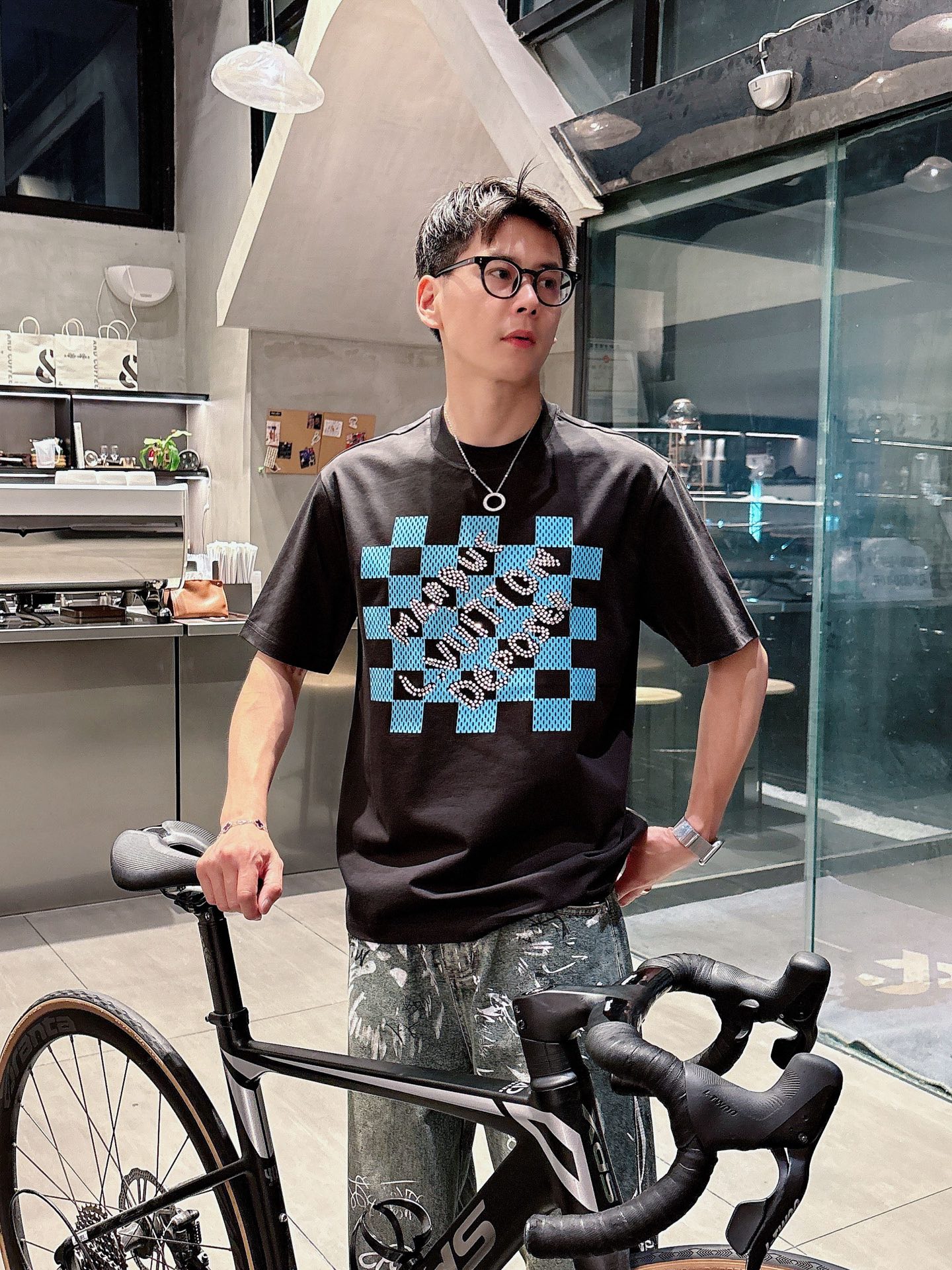 LV🌾、🆕2026春夏新品发售新品短袖T恤，面料采用新疆长绒棉，温儒柔软 细腻柔软 上身自然是舒适 凉爽