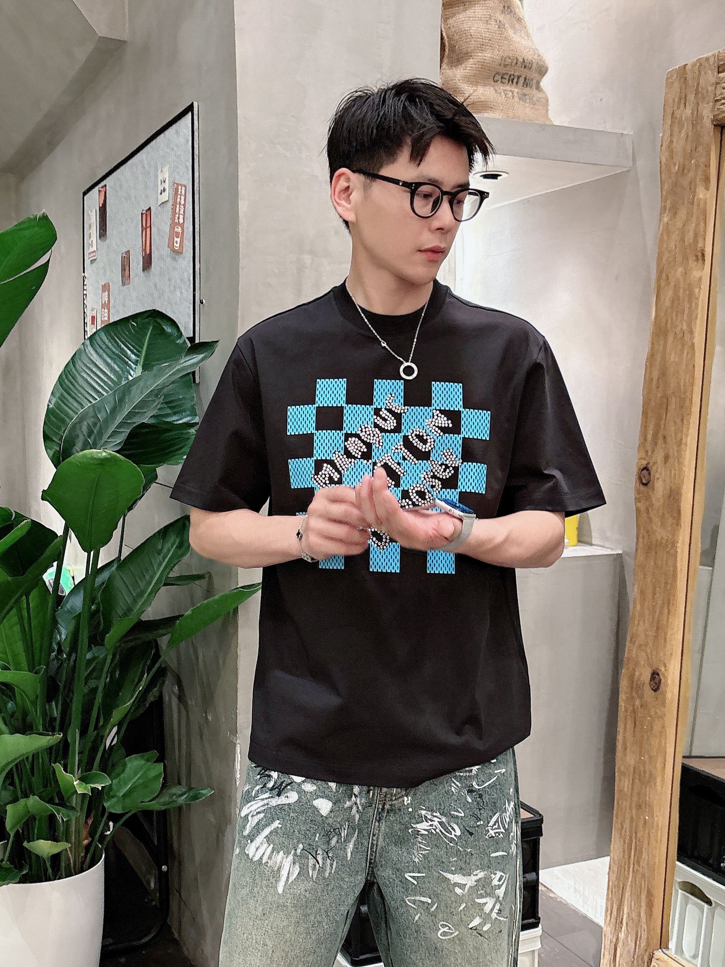 LV🌾、🆕2026春夏新品发售新品短袖T恤，面料采用新疆长绒棉，温儒柔软 细腻柔软 上身自然是舒适 凉爽