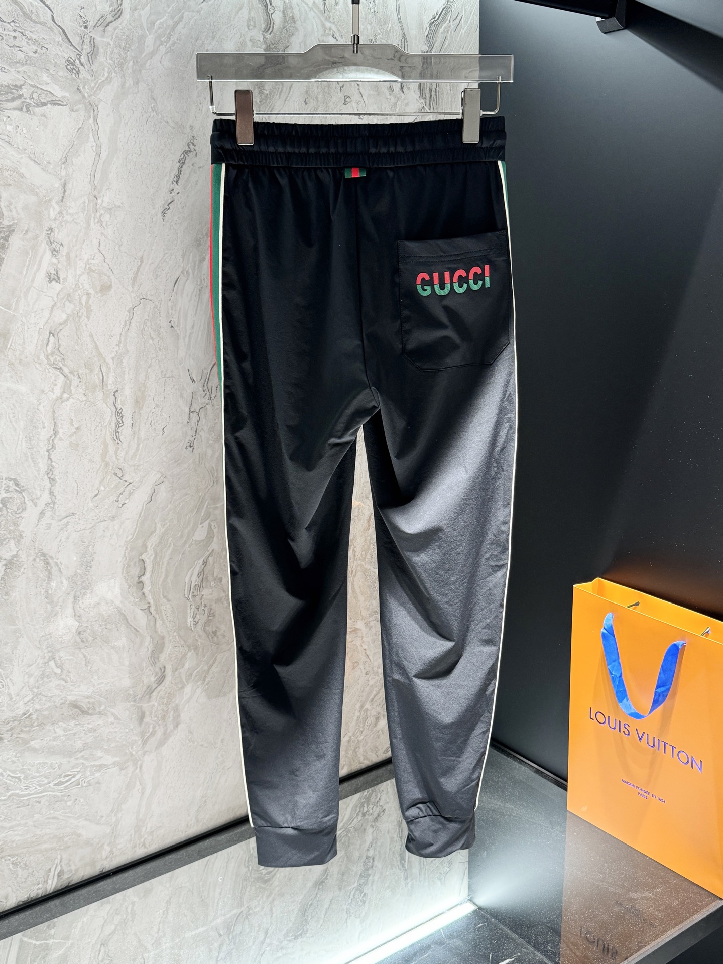 High-End Quality Gucci Men’s Outdoor Filament Fabric Jacket with Waterproofing (P552) - 图片 9