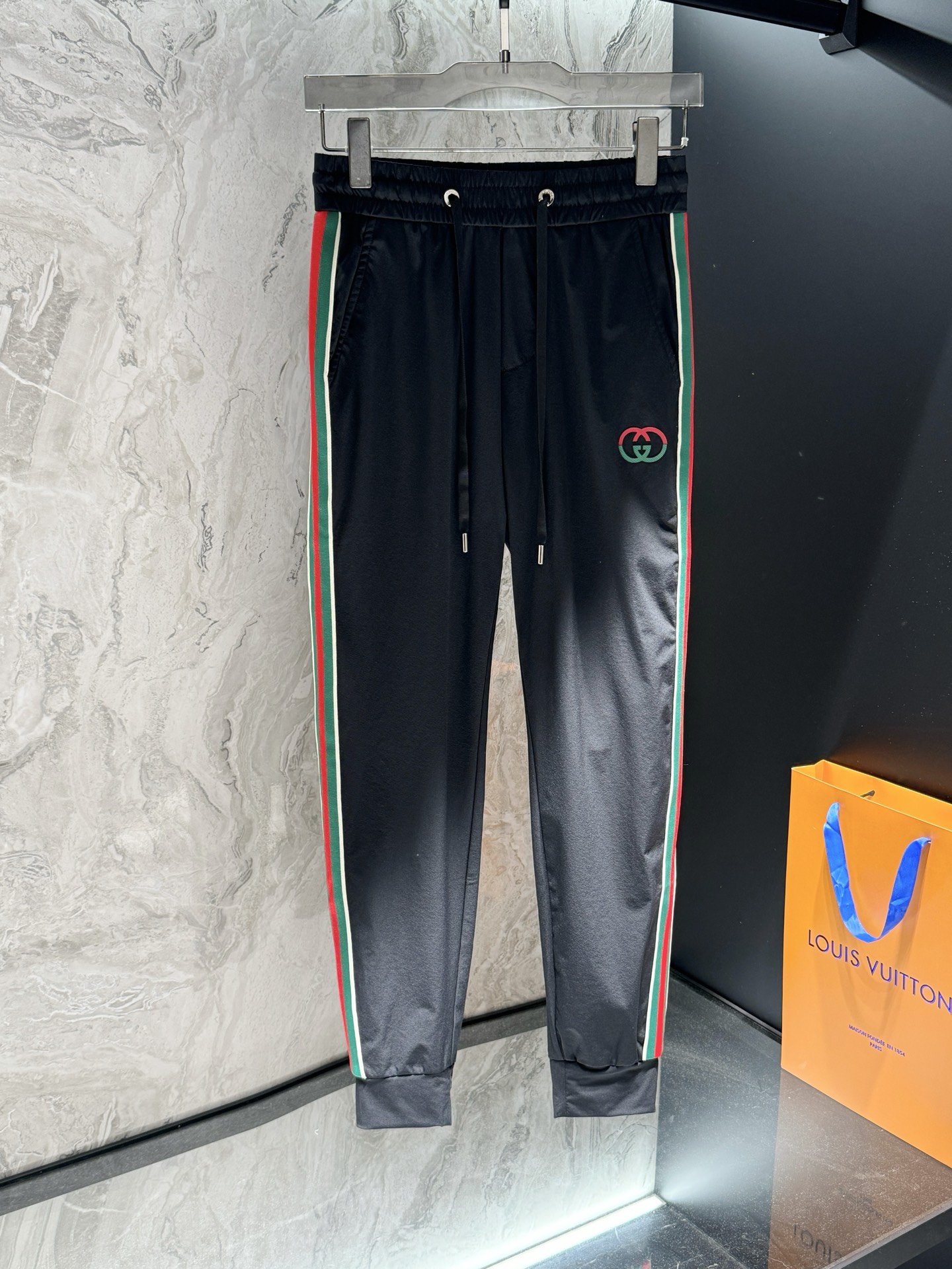 High-End Quality Gucci Men’s Outdoor Filament Fabric Jacket with Waterproofing (P552) - 图片 1