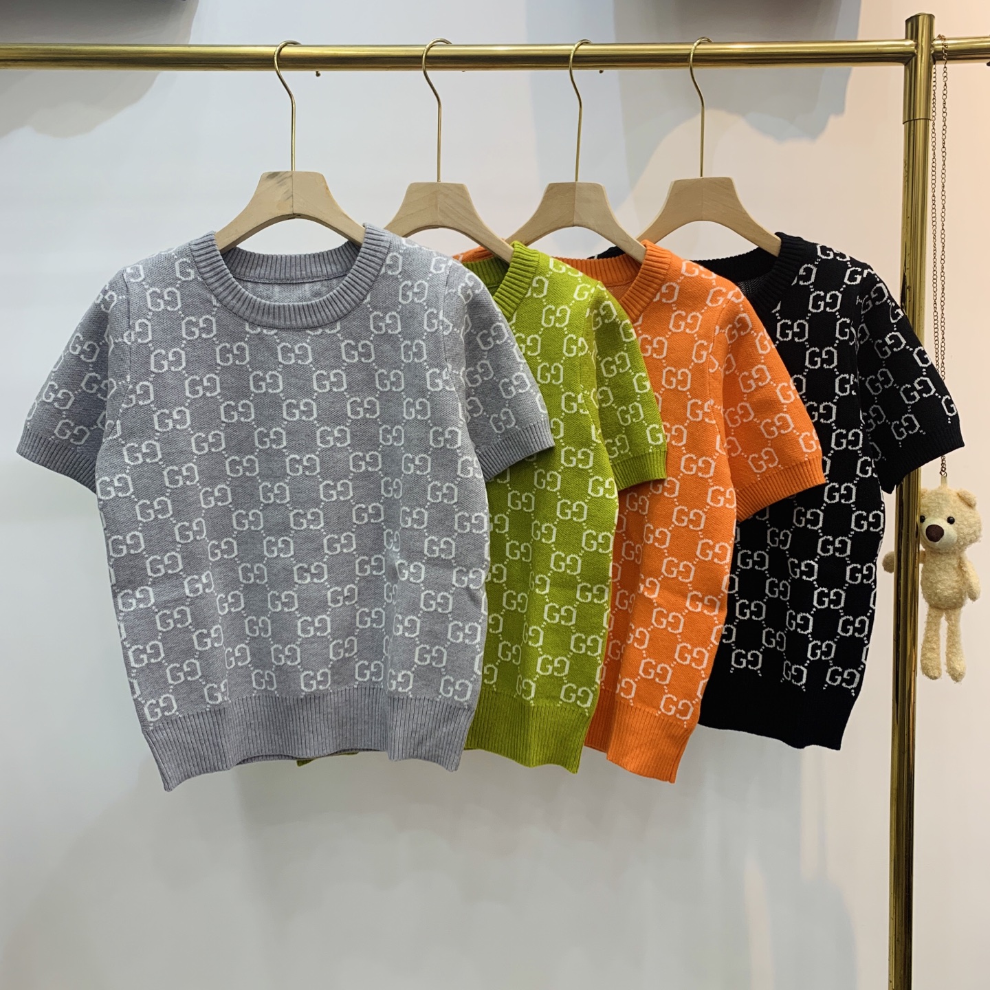 NO:687600,Gucc*26 early spring new series new round neck short sleeves classic double G four colors three sizes, gucci, T-shirt,19860909Gucc*26早春系列新款上新圆领短袖 经典双G 四色三码,,gucci,T-shirt,,Women's clothing