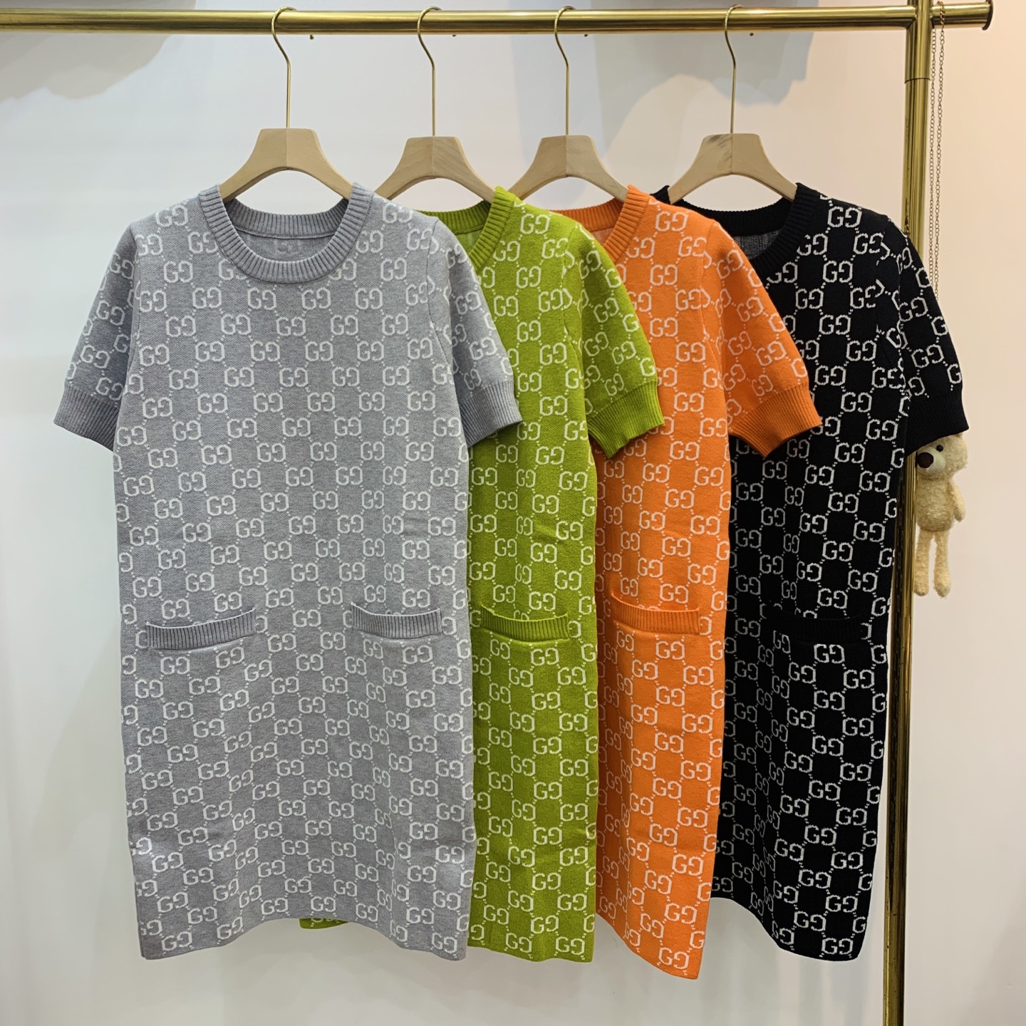 NO:687602,Gucc*26 early spring new series new short-sleeved dress classic double G four colors three sizes, gucci, skirts, T-shirt,19860909Gucc*26早春系列新款上新短袖连衣裙 经典双G 四色三码,,gucci,skirts,T-shirt,,Women's clothing